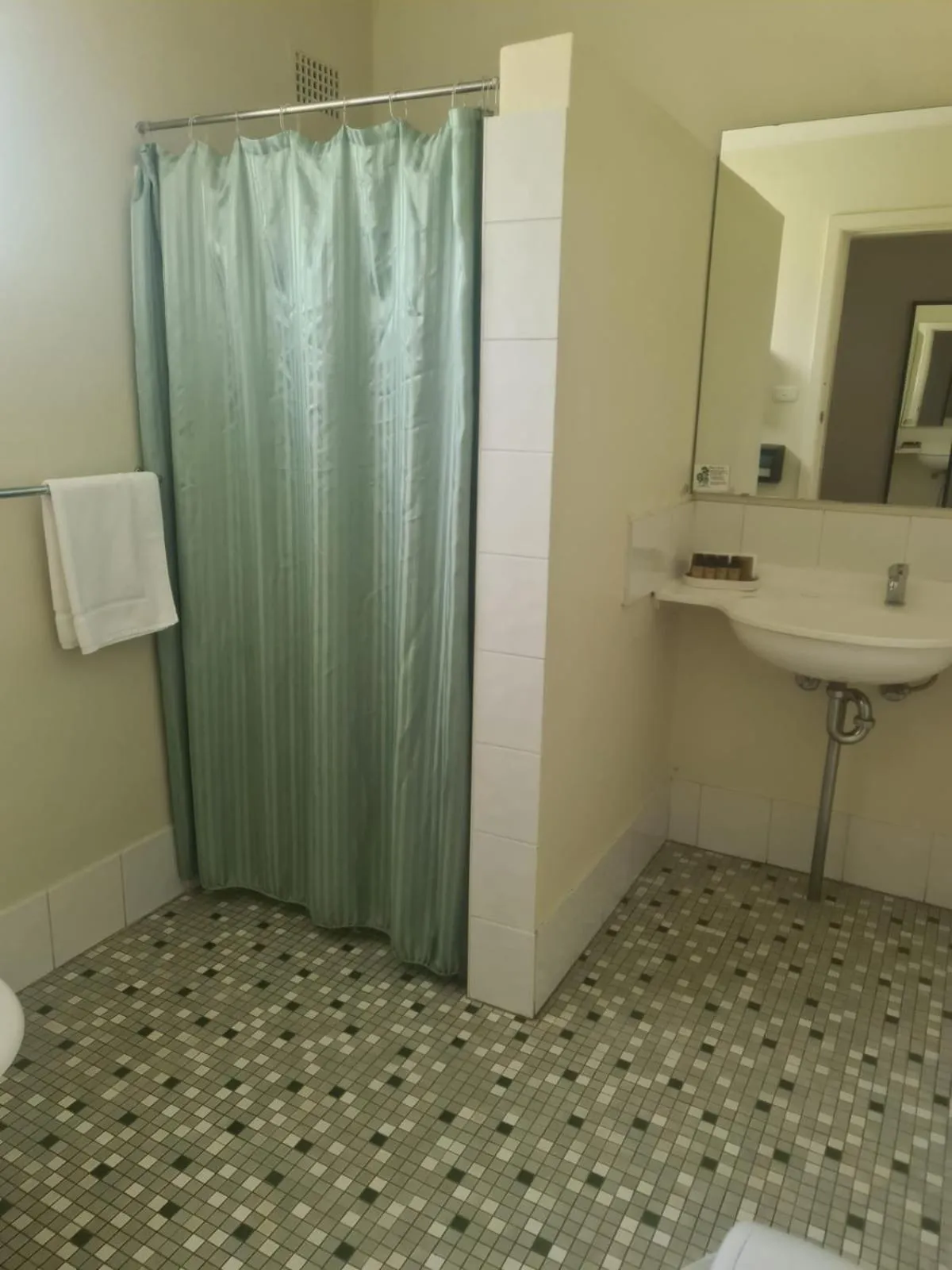 Bathroom in Valley View Motel