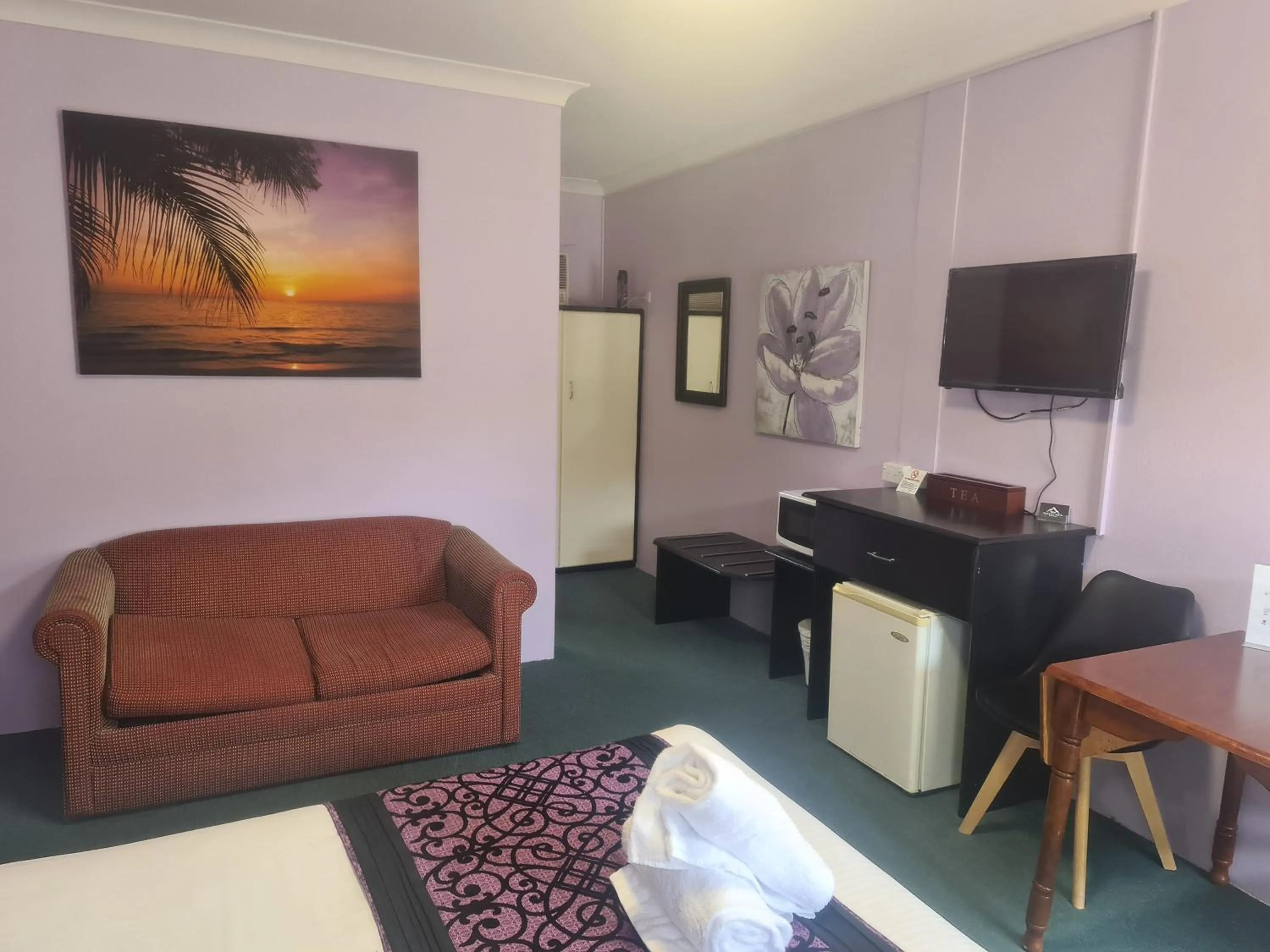 Photo of the whole room in Valley View Motel