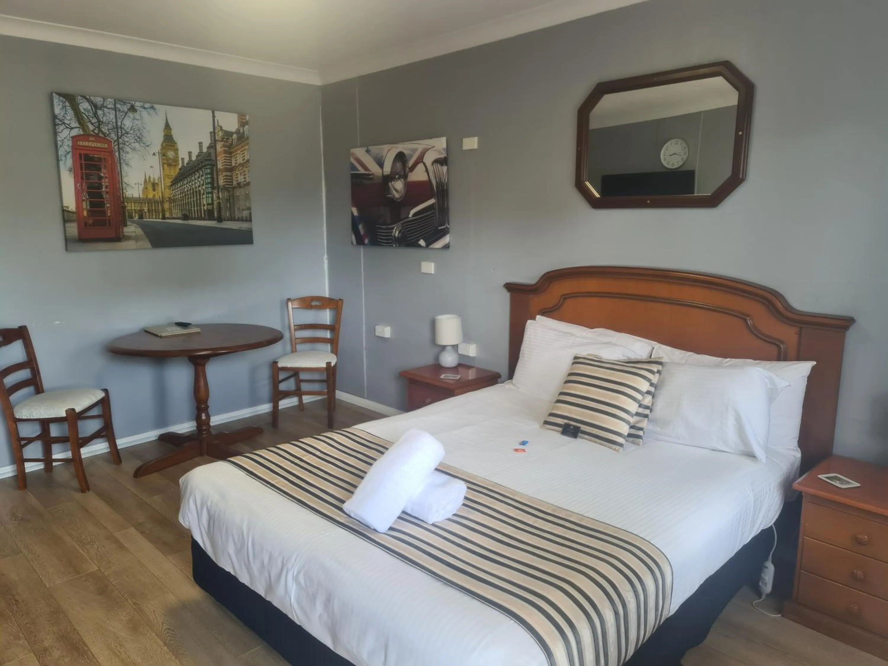 Bedroom, Bed in Valley View Motel