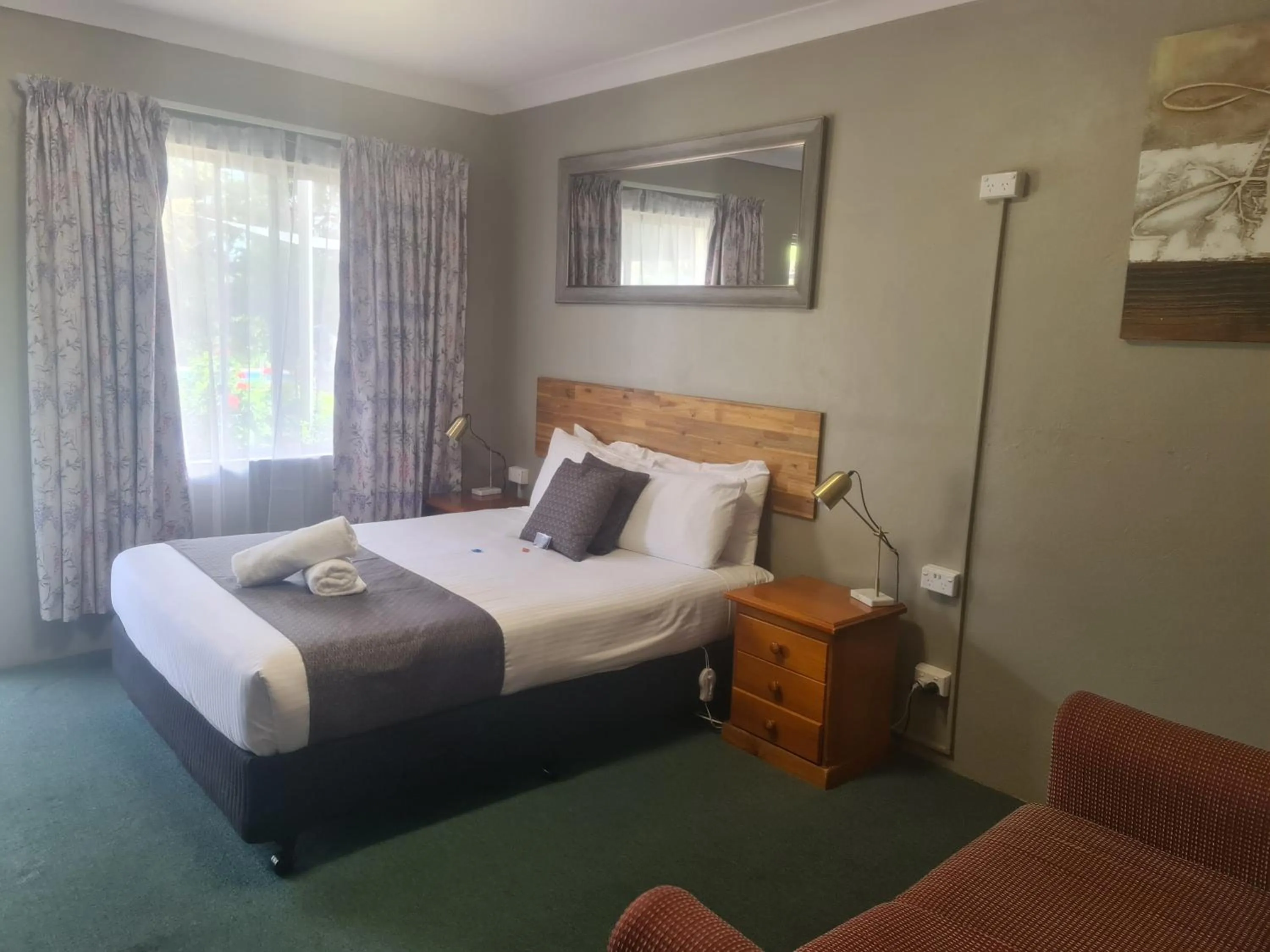 Bedroom, Bed in Valley View Motel