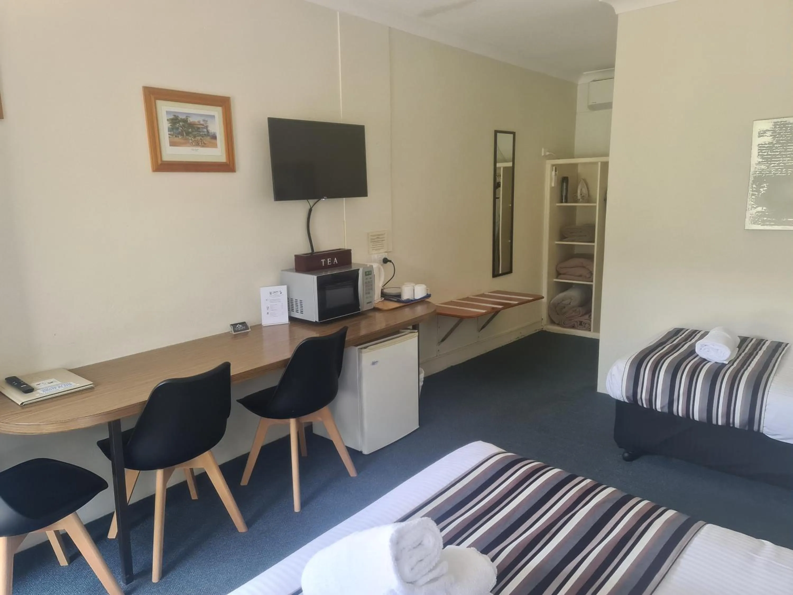 Seating area in Valley View Motel