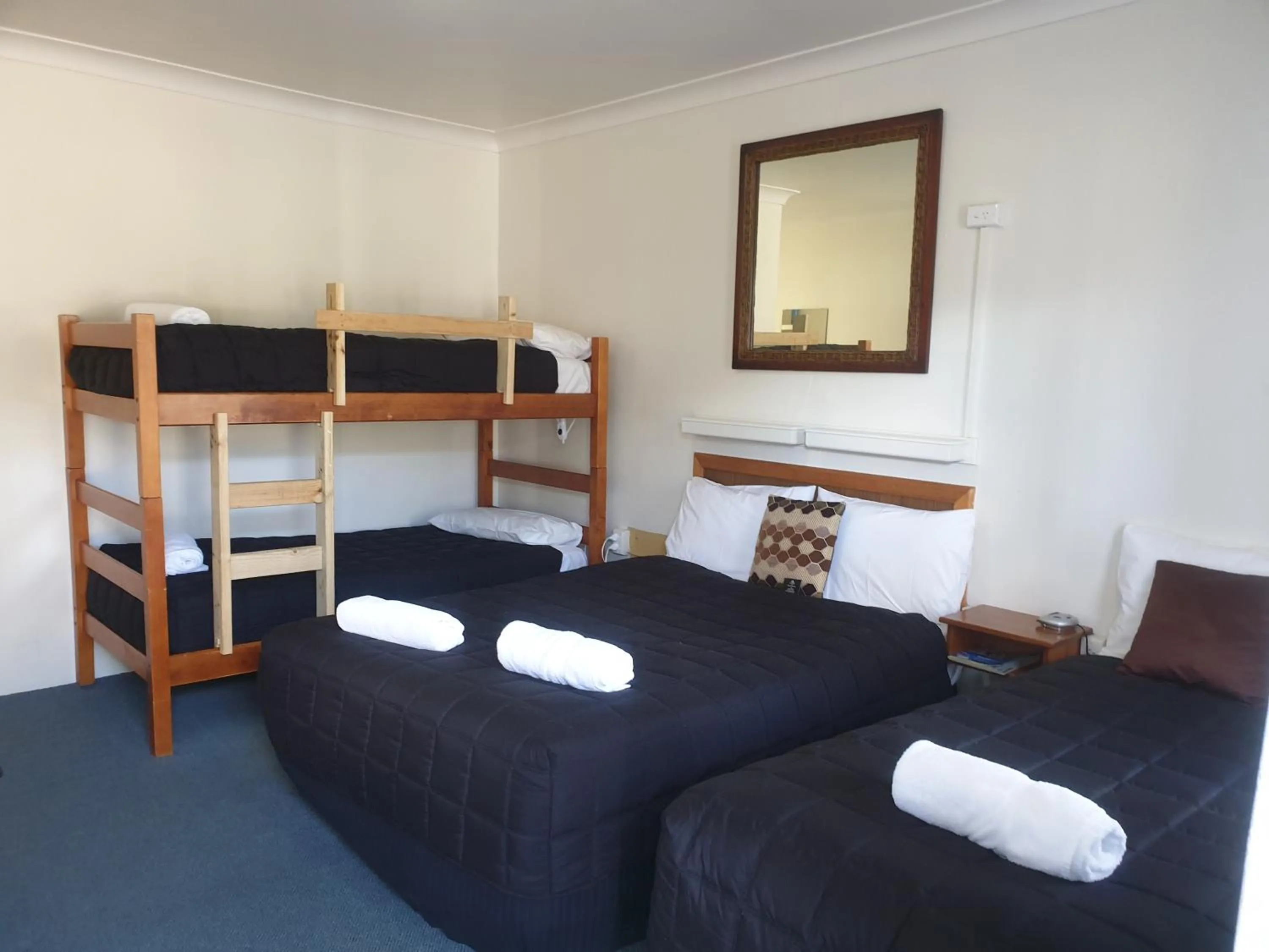 bunk bed, Bed in Valley View Motel