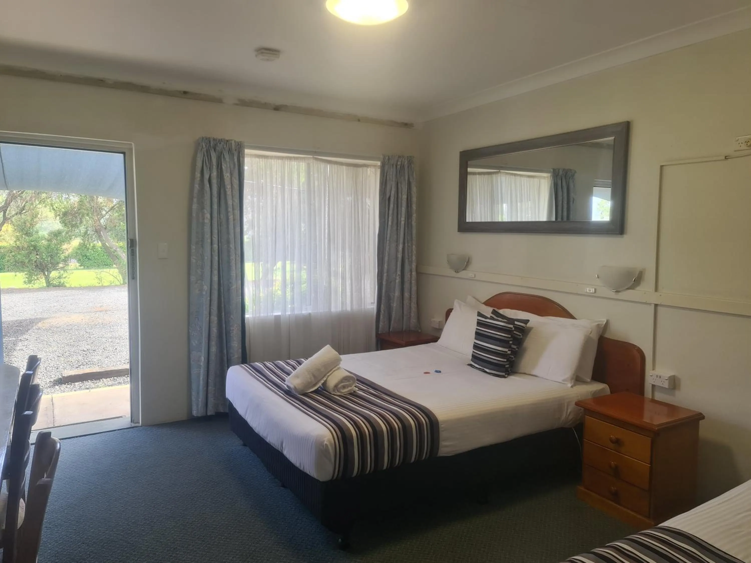 Bed in Valley View Motel