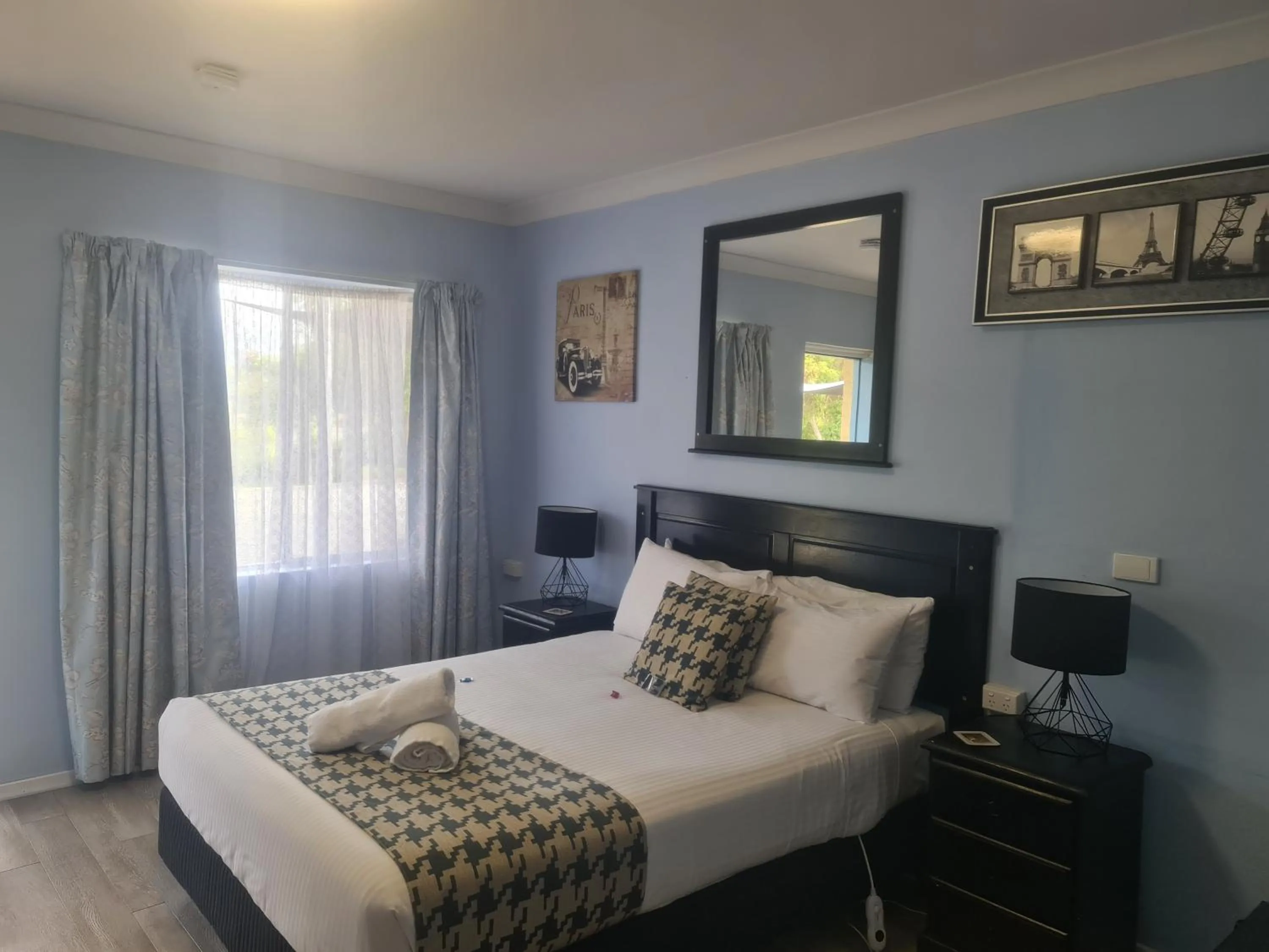 Bed in Valley View Motel