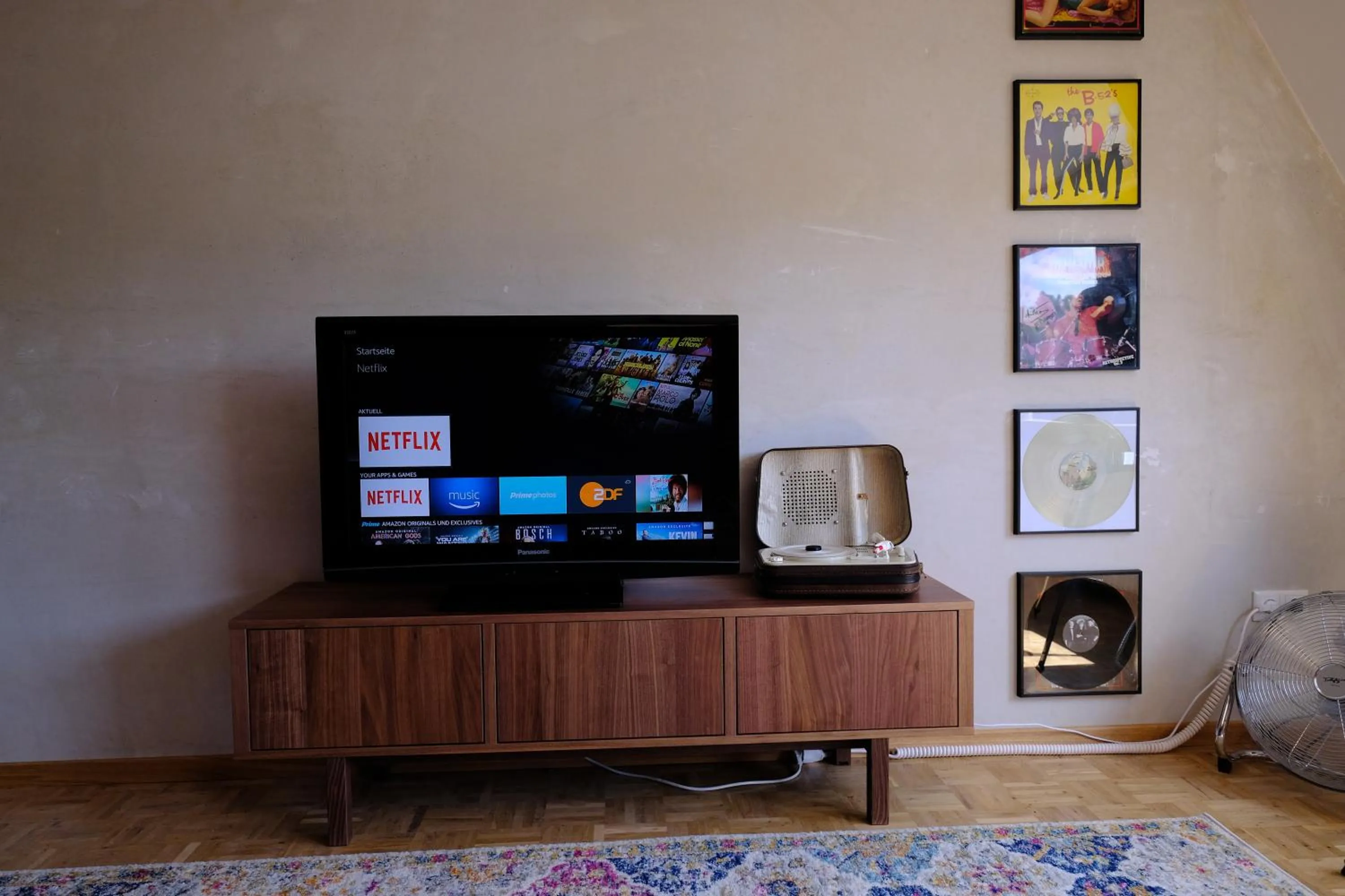 TV and multimedia in Domus Merian XII