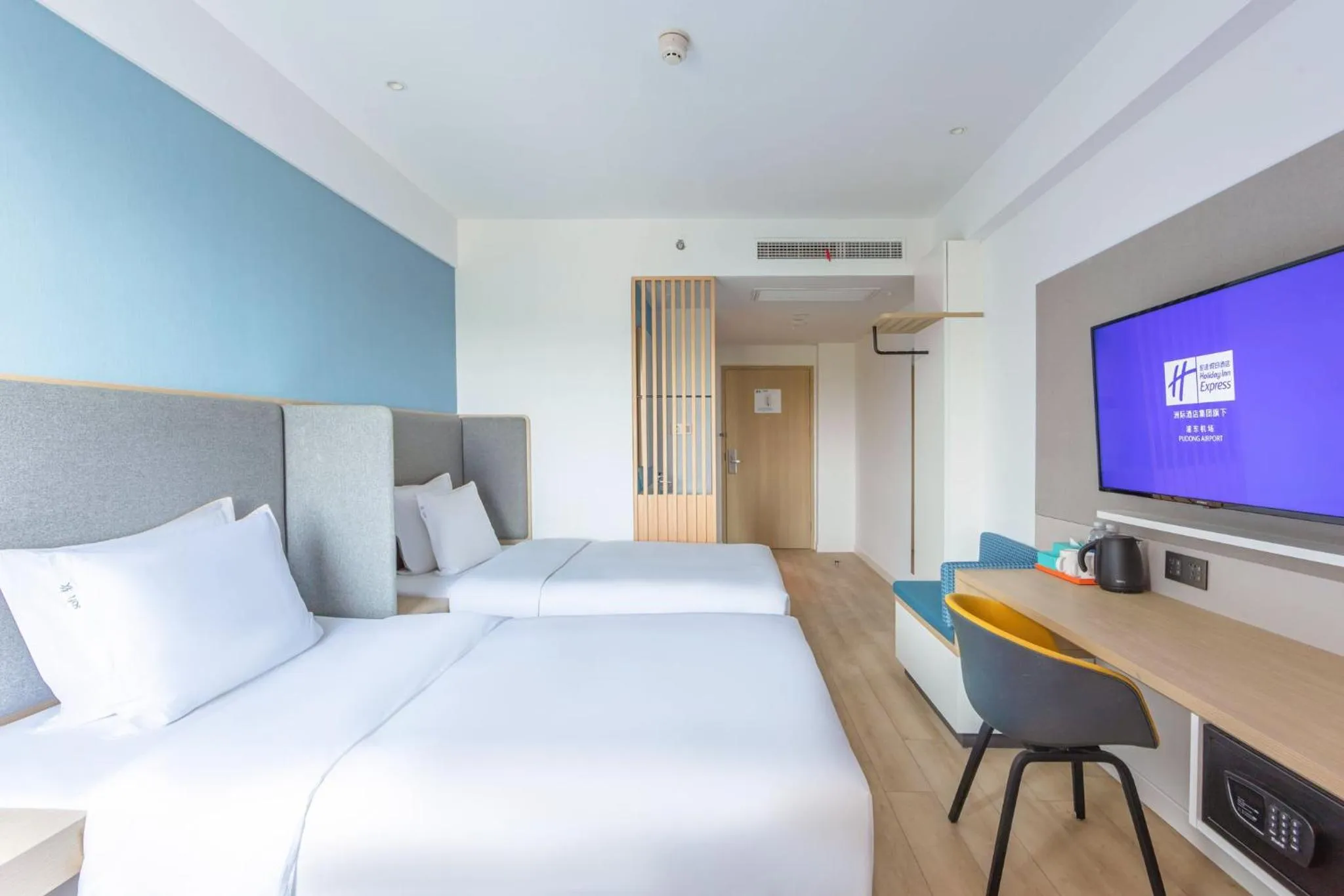 Photo of the whole room, Bed in Holiday Inn Express Shanghai Pudong Airport by IHG