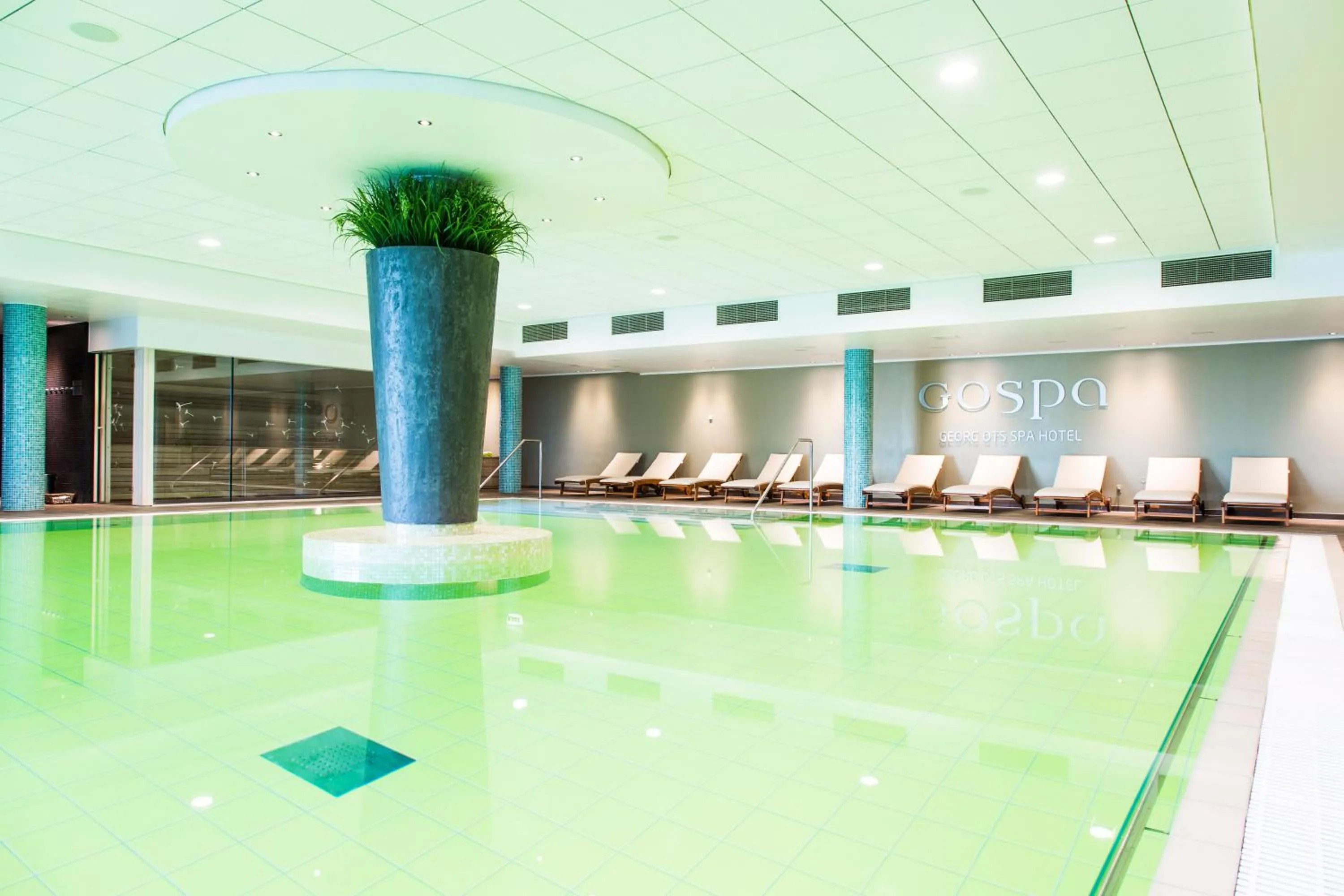 Swimming pool in Georg Ots Spa Hotel