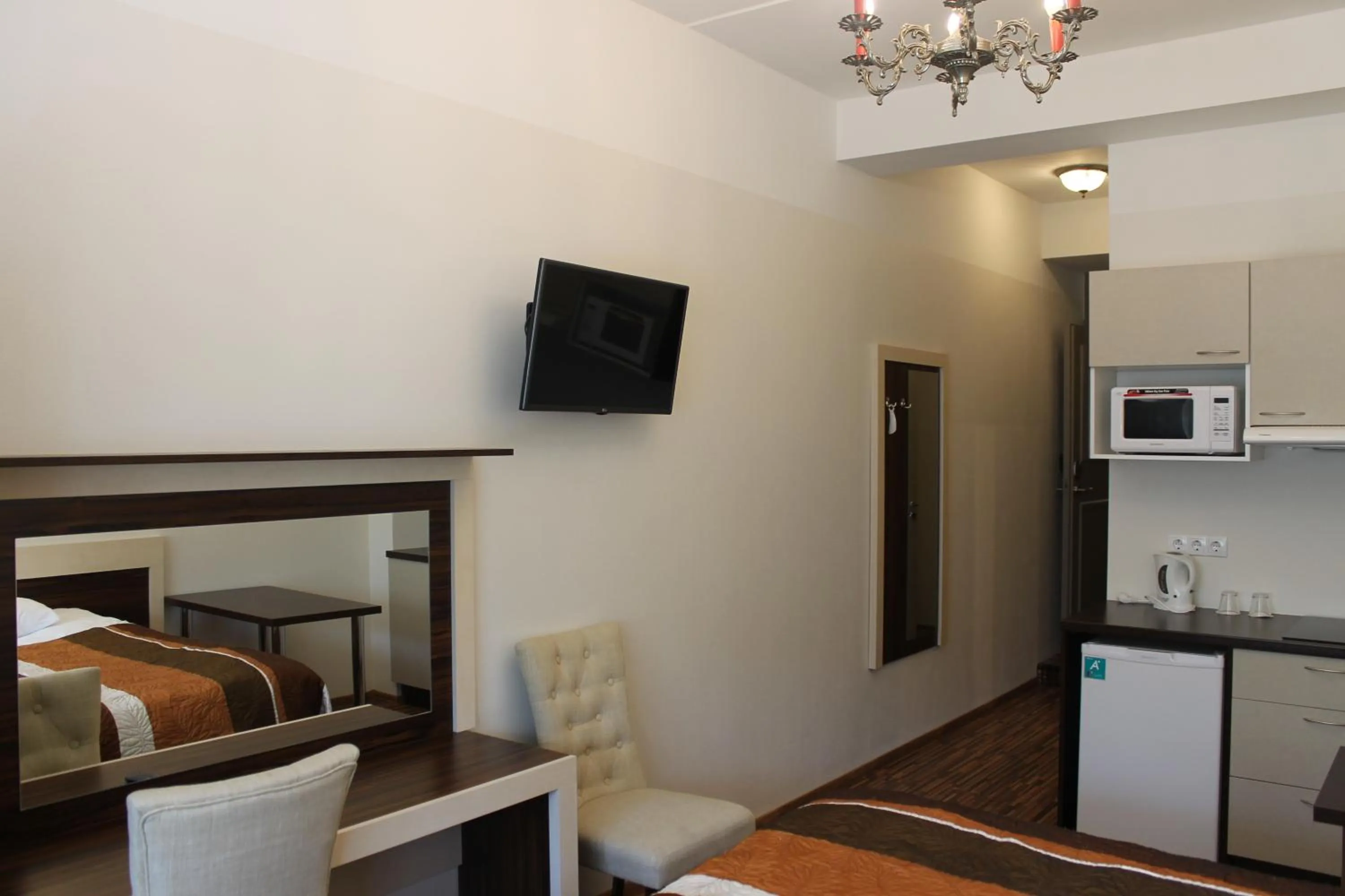 Kitchen or kitchenette, Bed in Ecoland Hotel