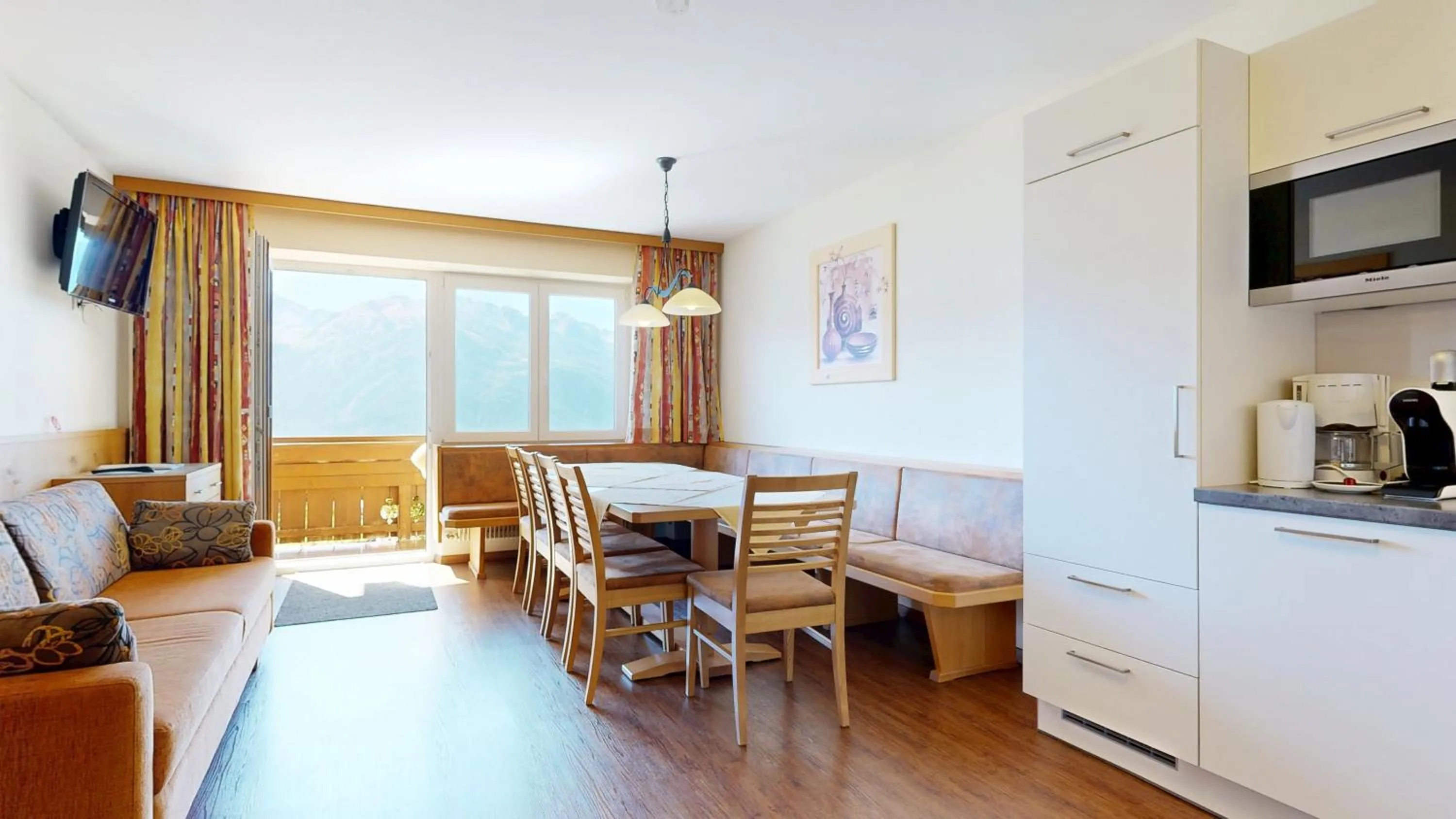 Kitchen or kitchenette in Aparthotel Hohe Brücke