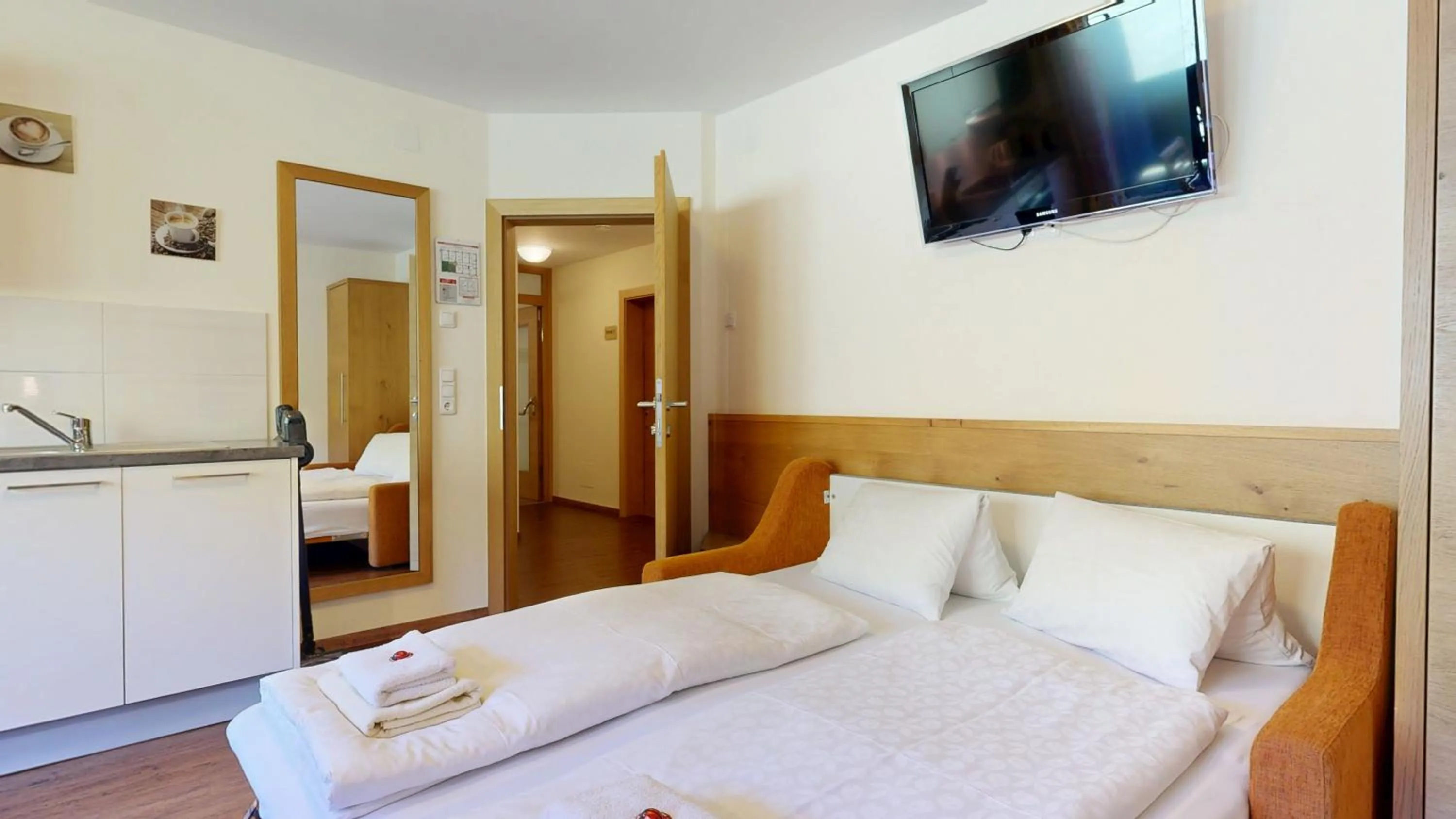 Bed in Aparthotel Hohe Brücke