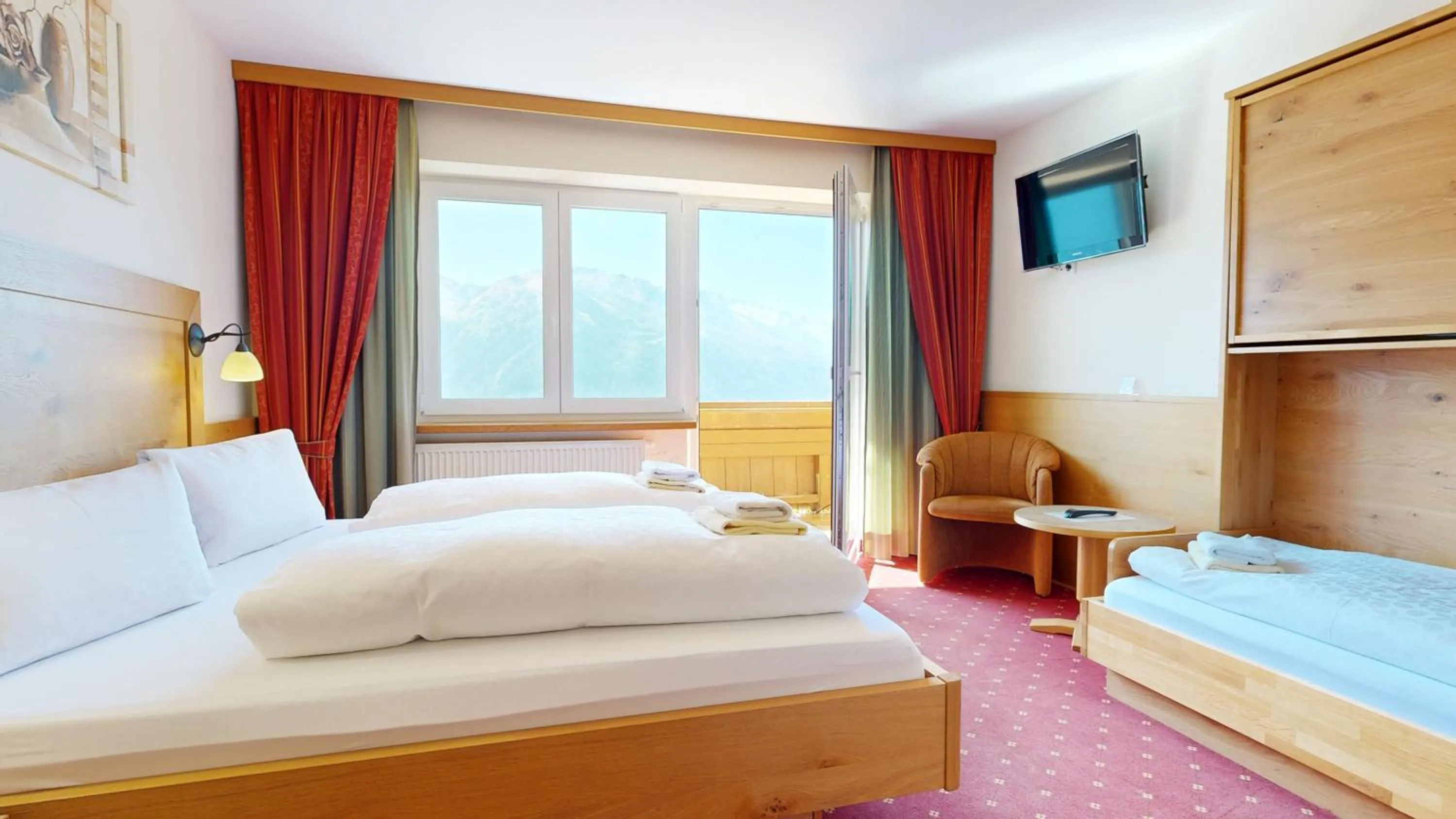 Balcony/Terrace, Bed in Aparthotel Hohe Brücke