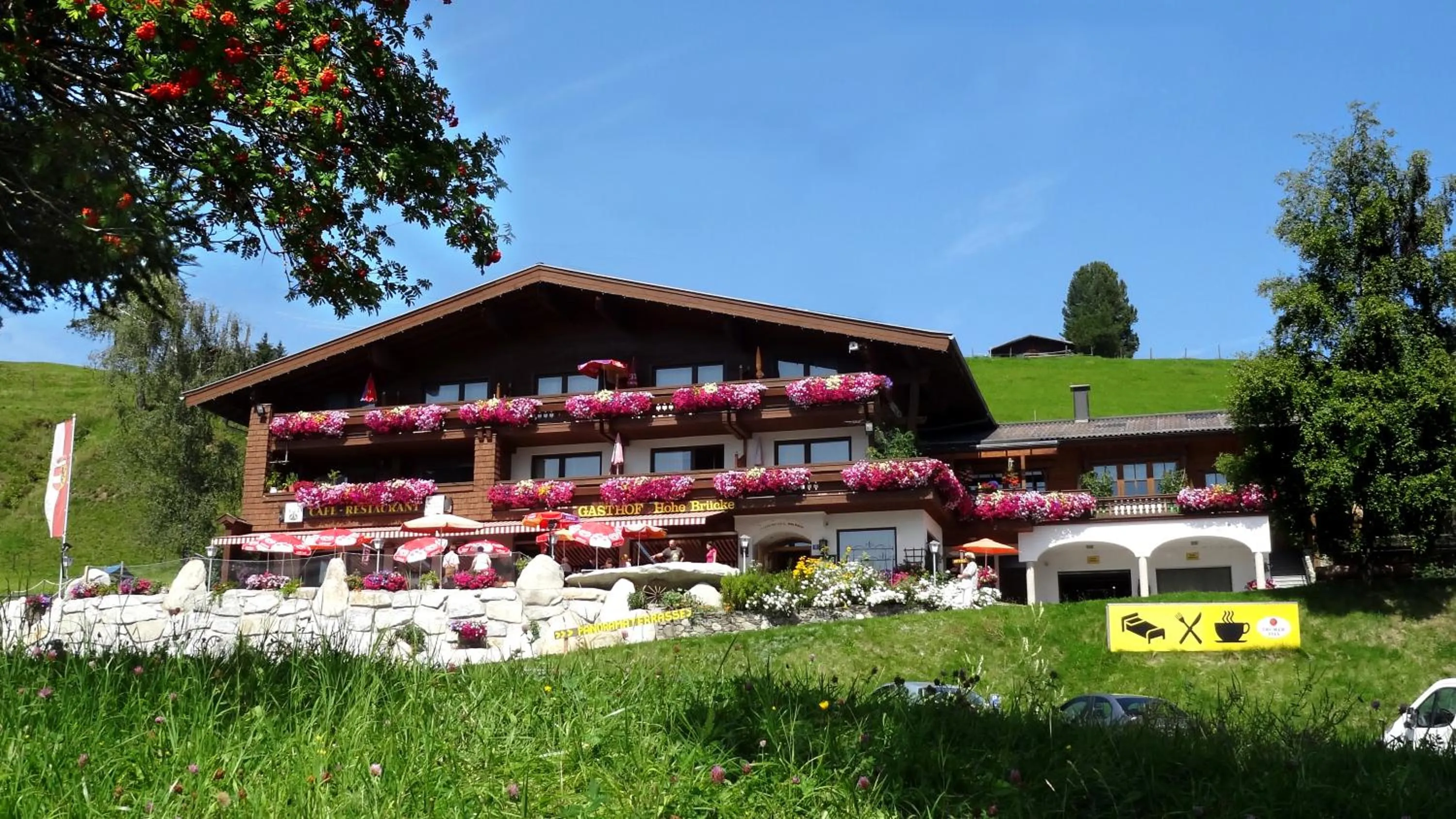 Facade/entrance in Aparthotel Hohe Brücke