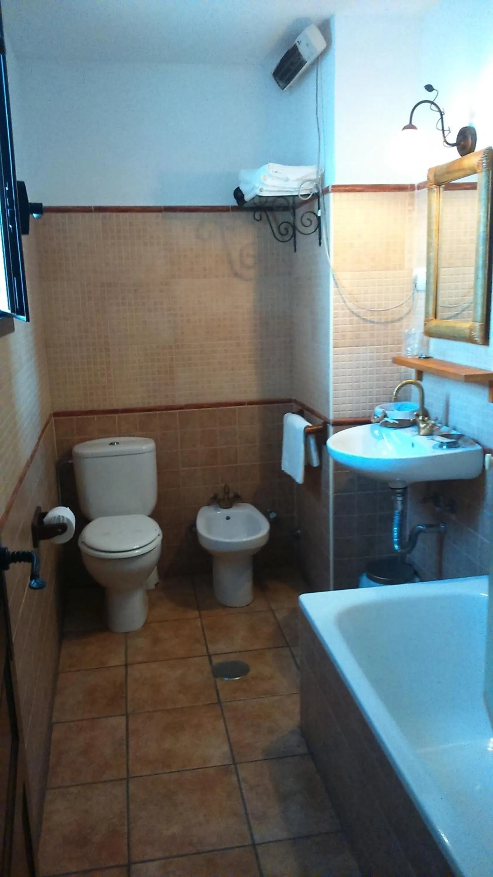 Bathroom in Hostal Rural Molino Del Bombo