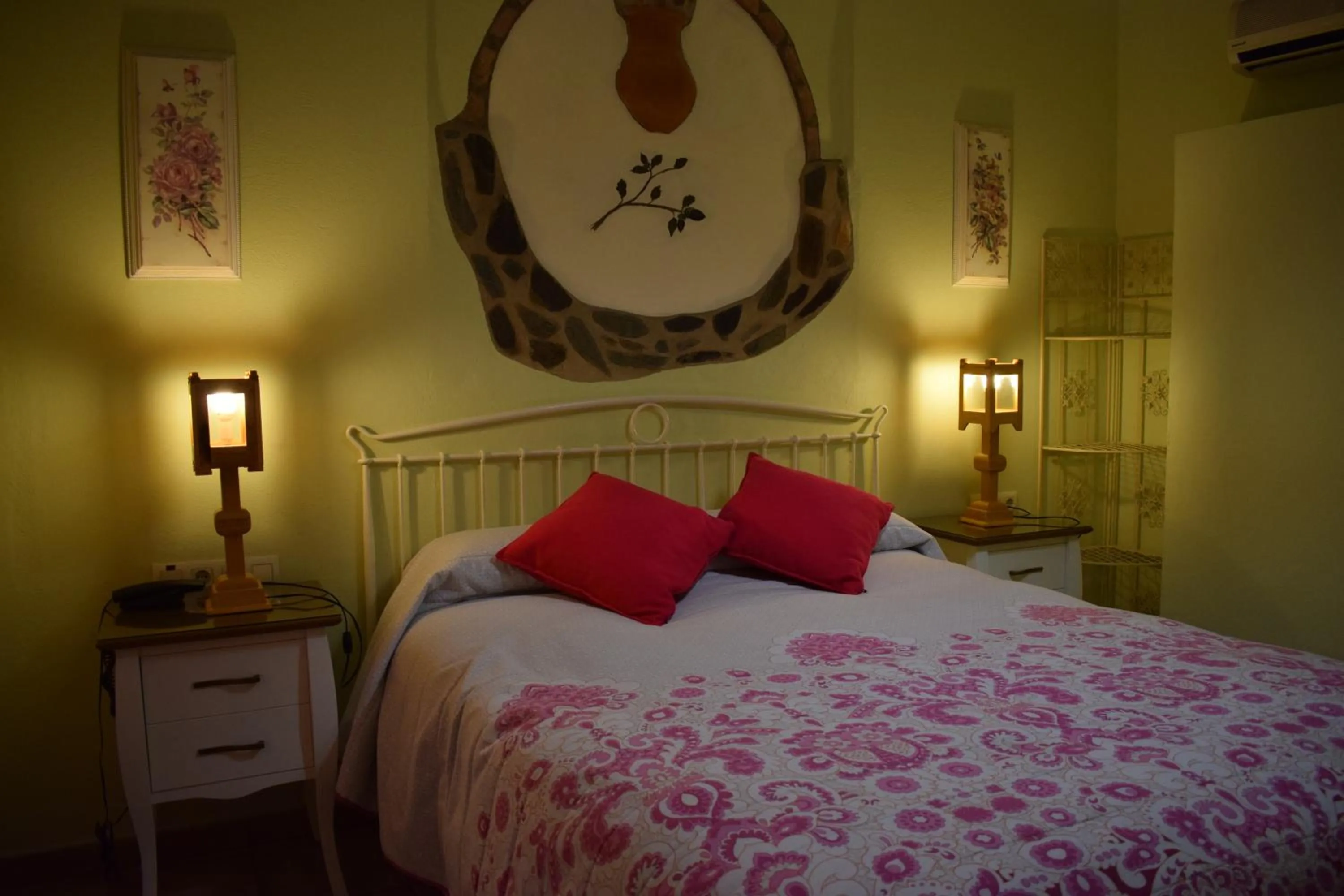 Bed in Hostal Rural Molino Del Bombo