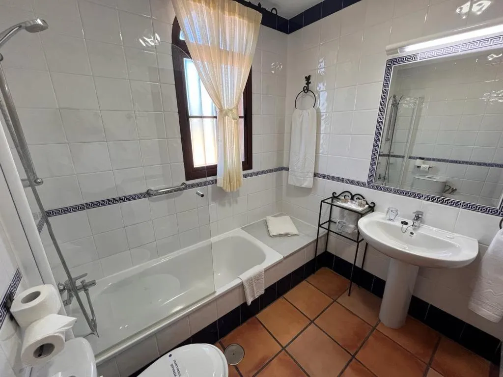 Bathroom in Hotel Sierra de Ubrique