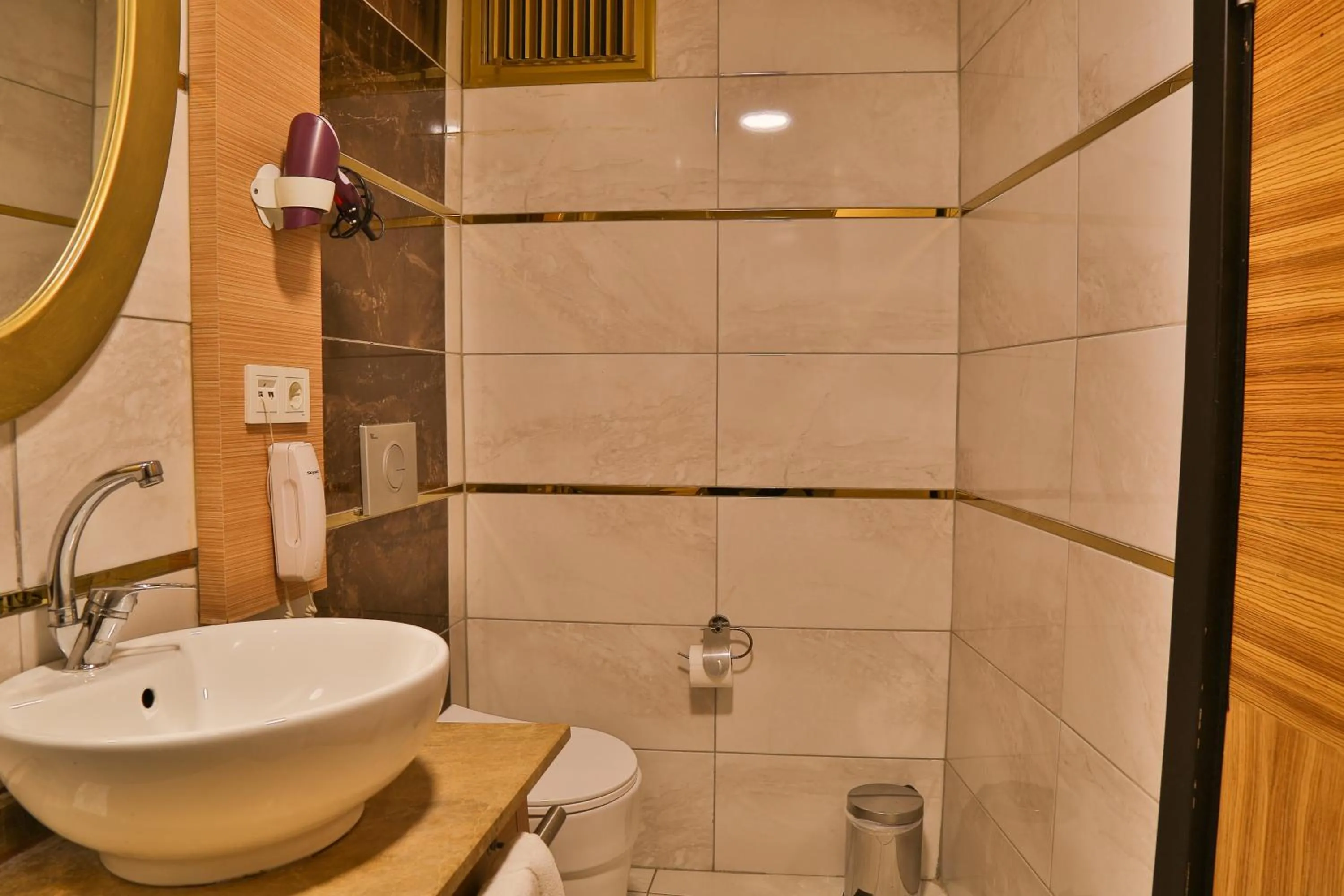 Toilet in Start Hotel