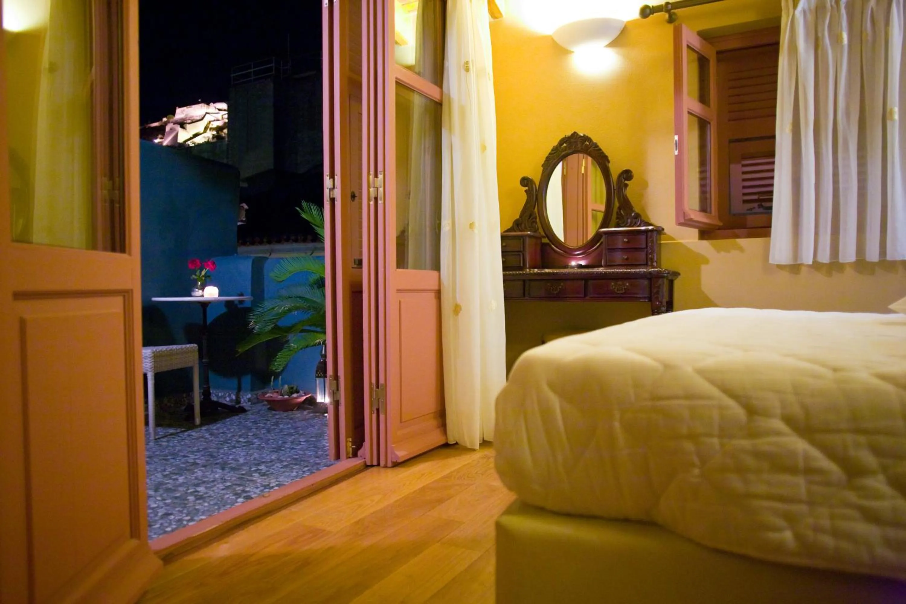 Photo of the whole room, Bed in Kyveli Suites