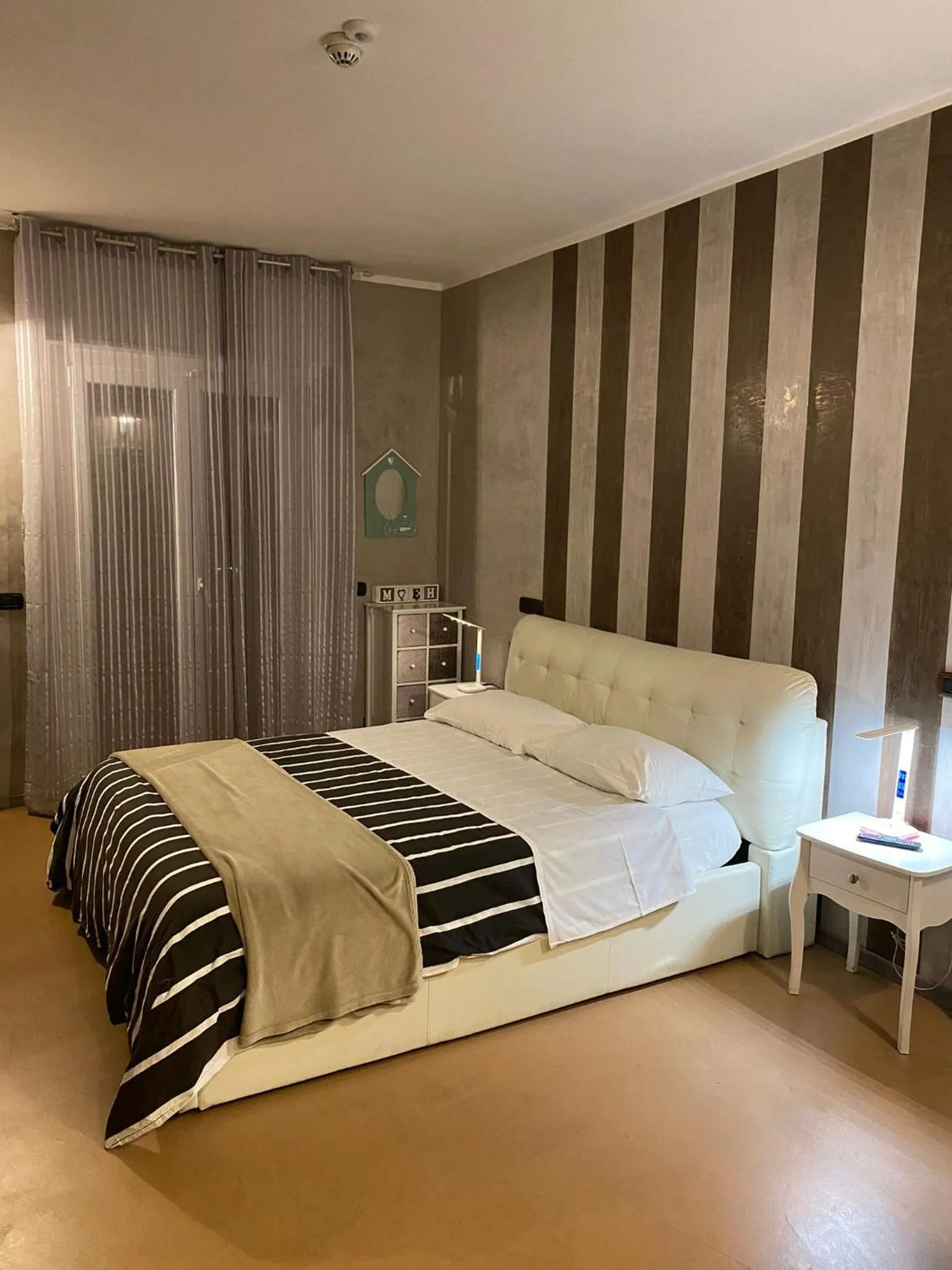 Bed in B2In Suite & Office