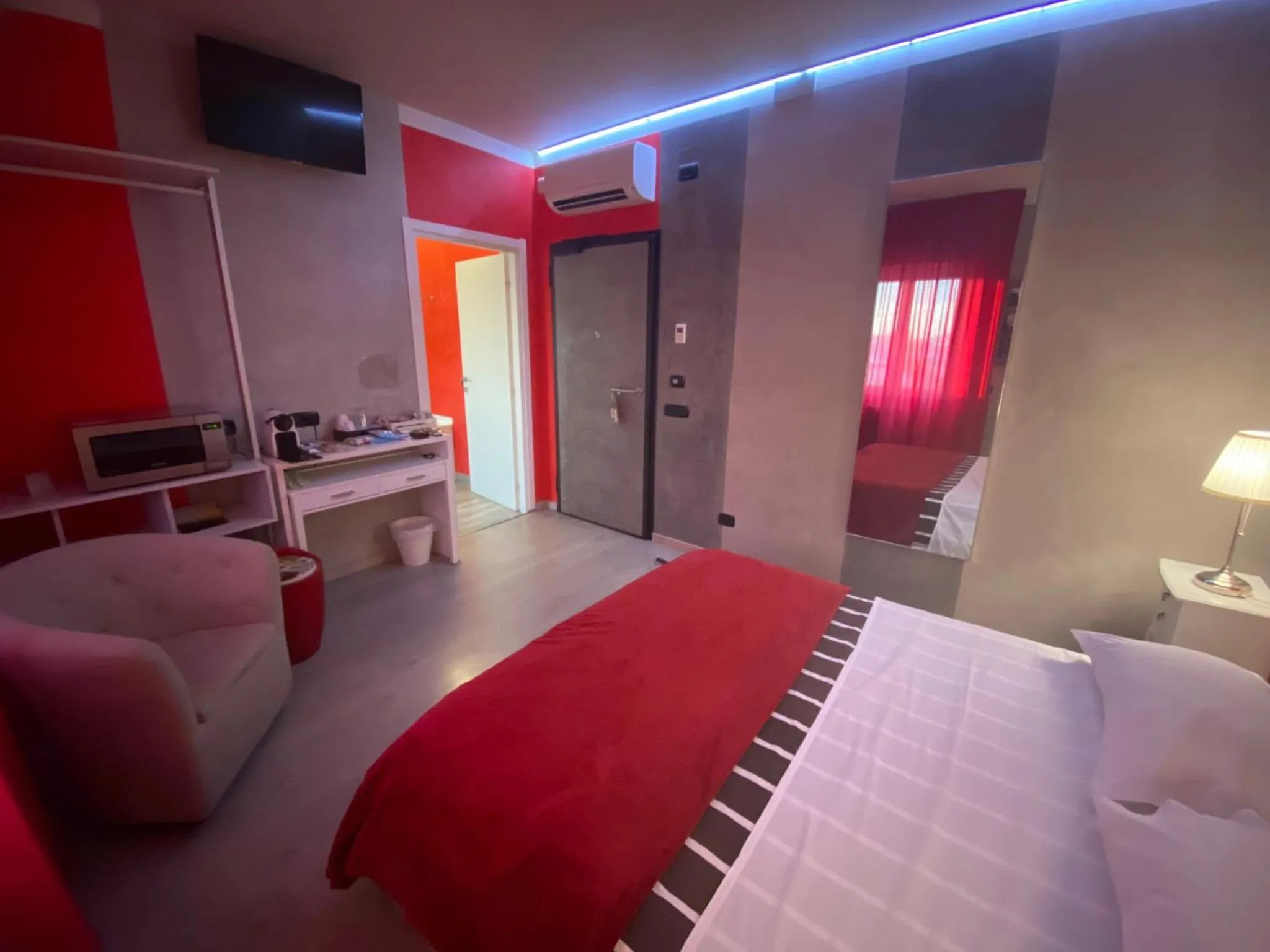 Bed in B2In Suite & Office