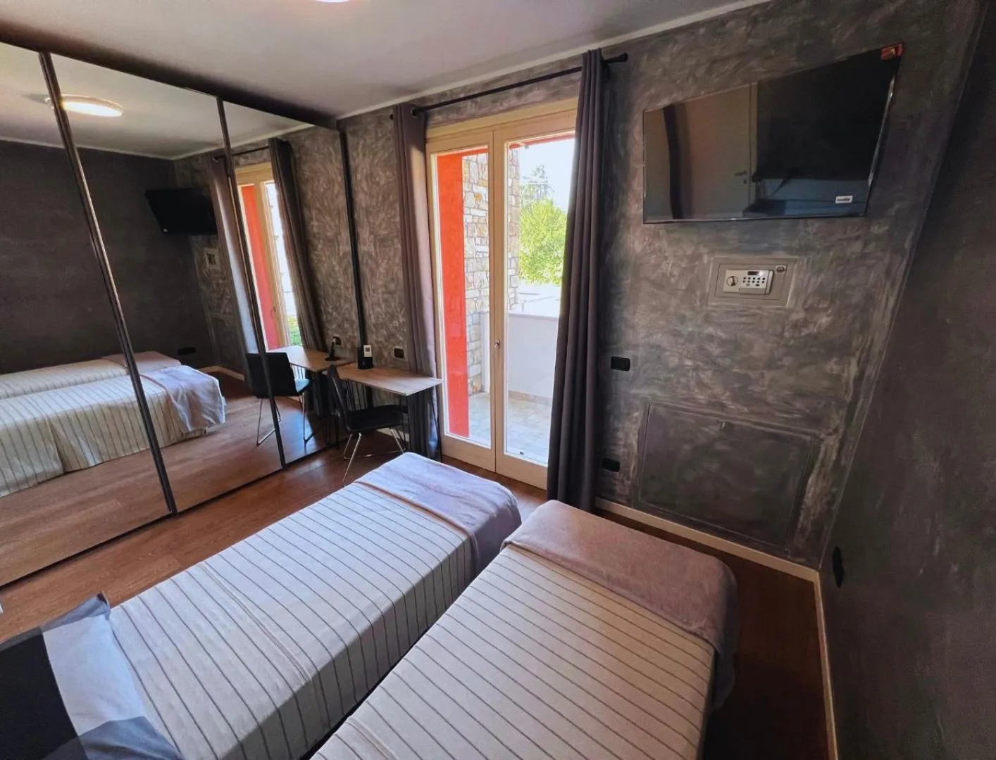 Bed in B2In Suite & Office