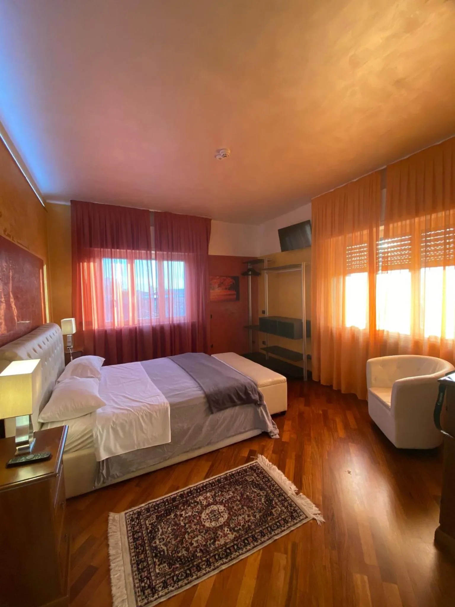 Bed in B2In Suite & Office