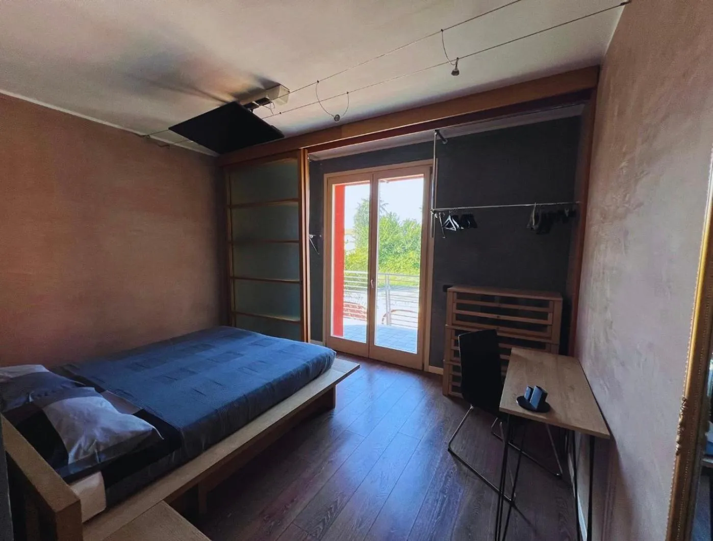 Bed in B2In Suite & Office