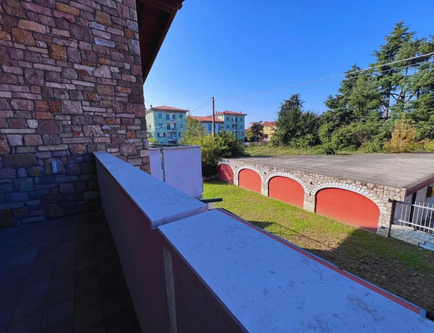 Garden in B2In Suite & Office