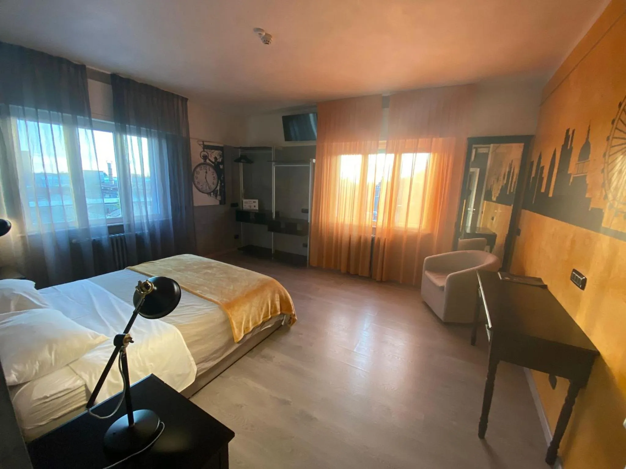 Bed in B2In Suite & Office