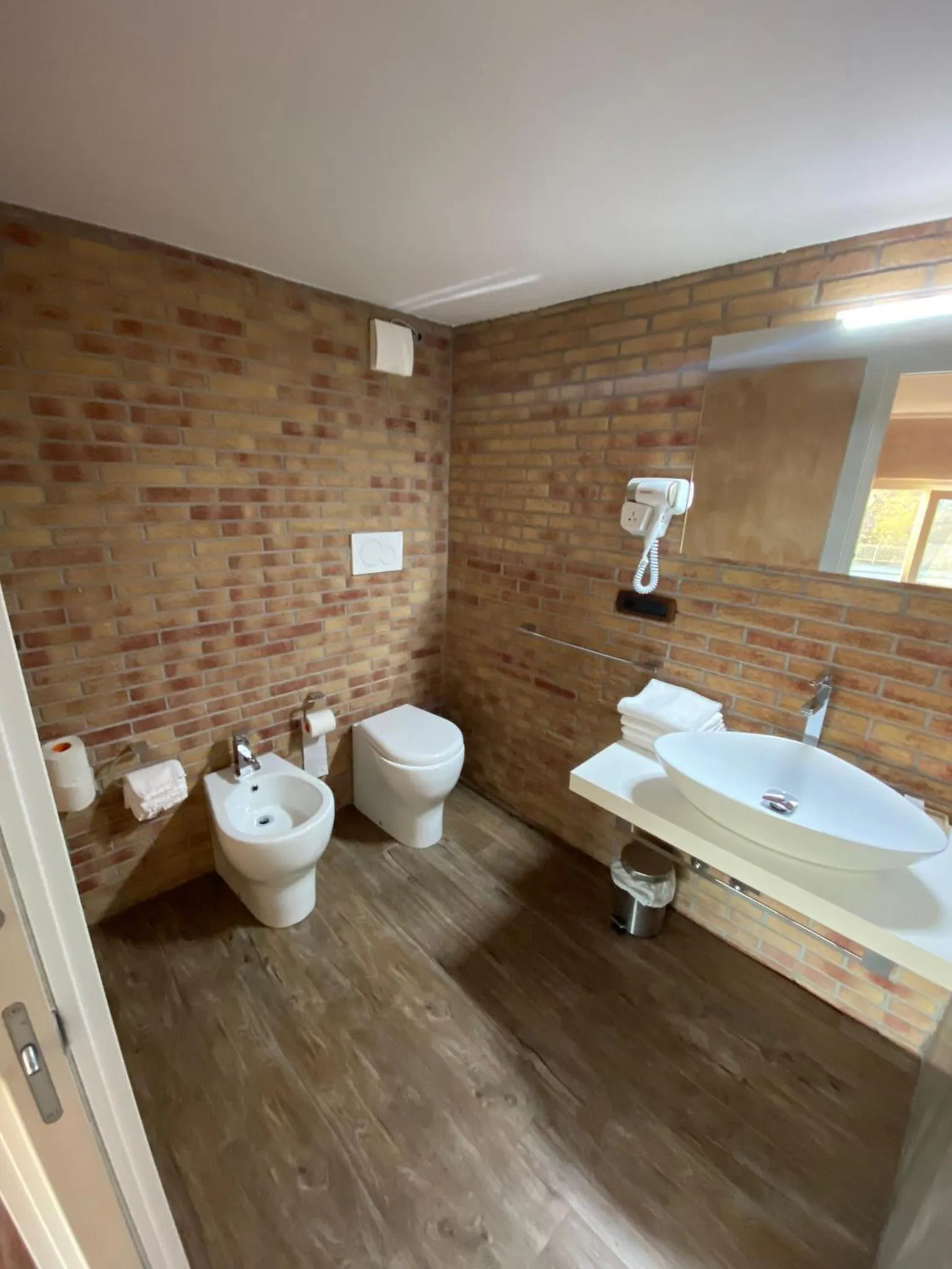 Toilet in B2In Suite & Office