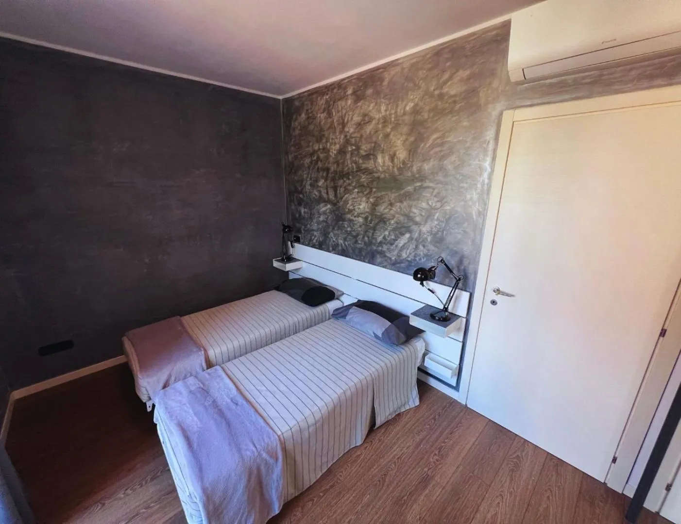 Bed in B2In Suite & Office