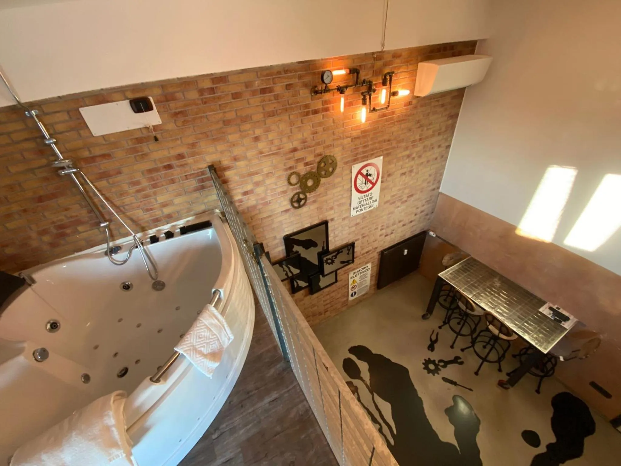 Toilet in B2In Suite & Office