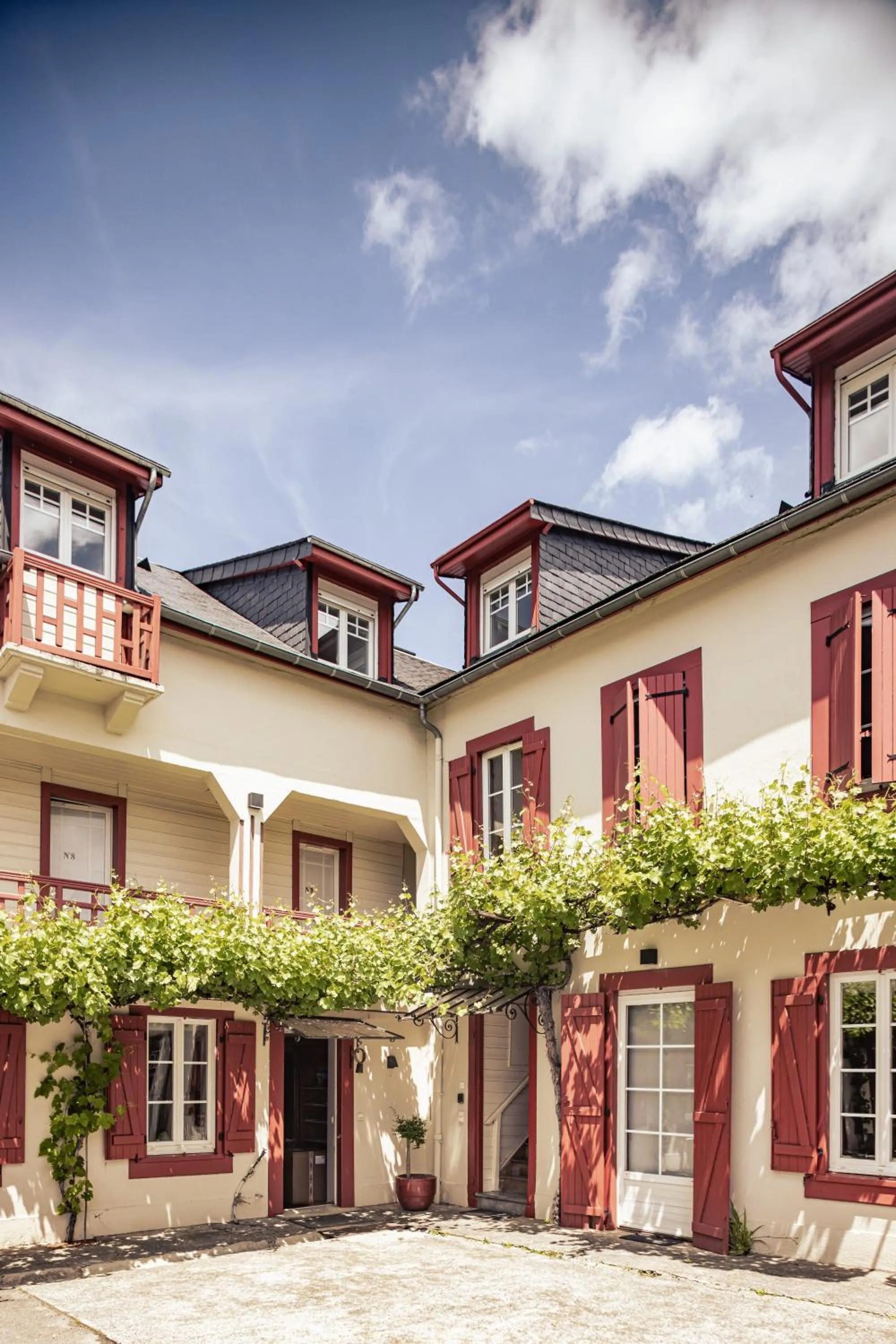 Property building in Le Clos du 5 - Appart Hotel Bagneres