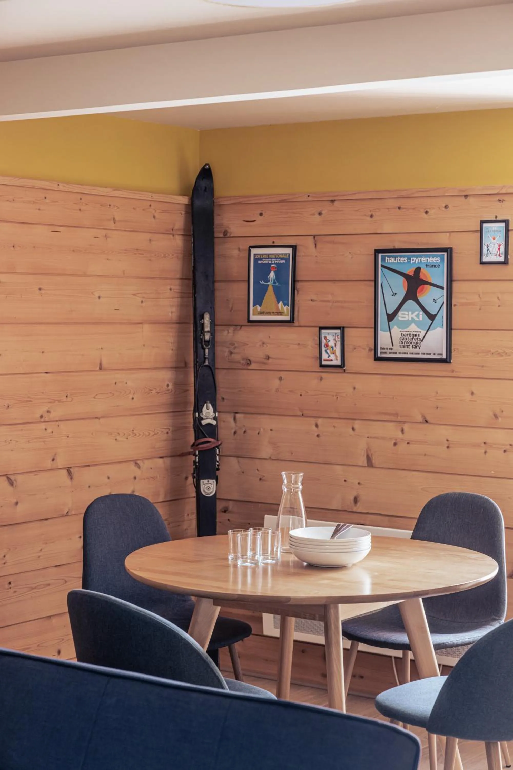 Dining area in Le Clos du 5 - Appart Hotel Bagneres