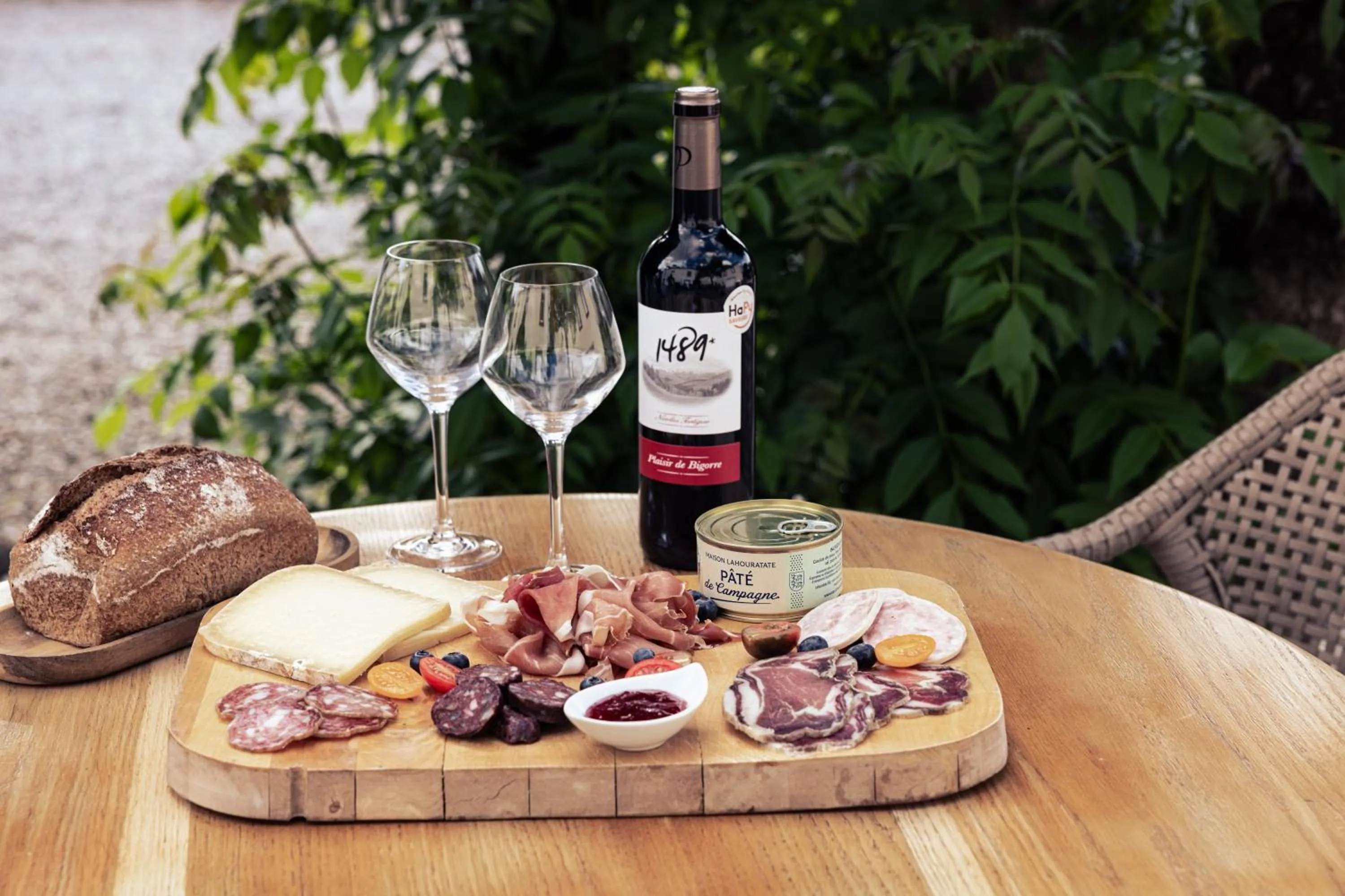 Food and drinks in Le Clos du 5 - Appart Hotel Bagneres