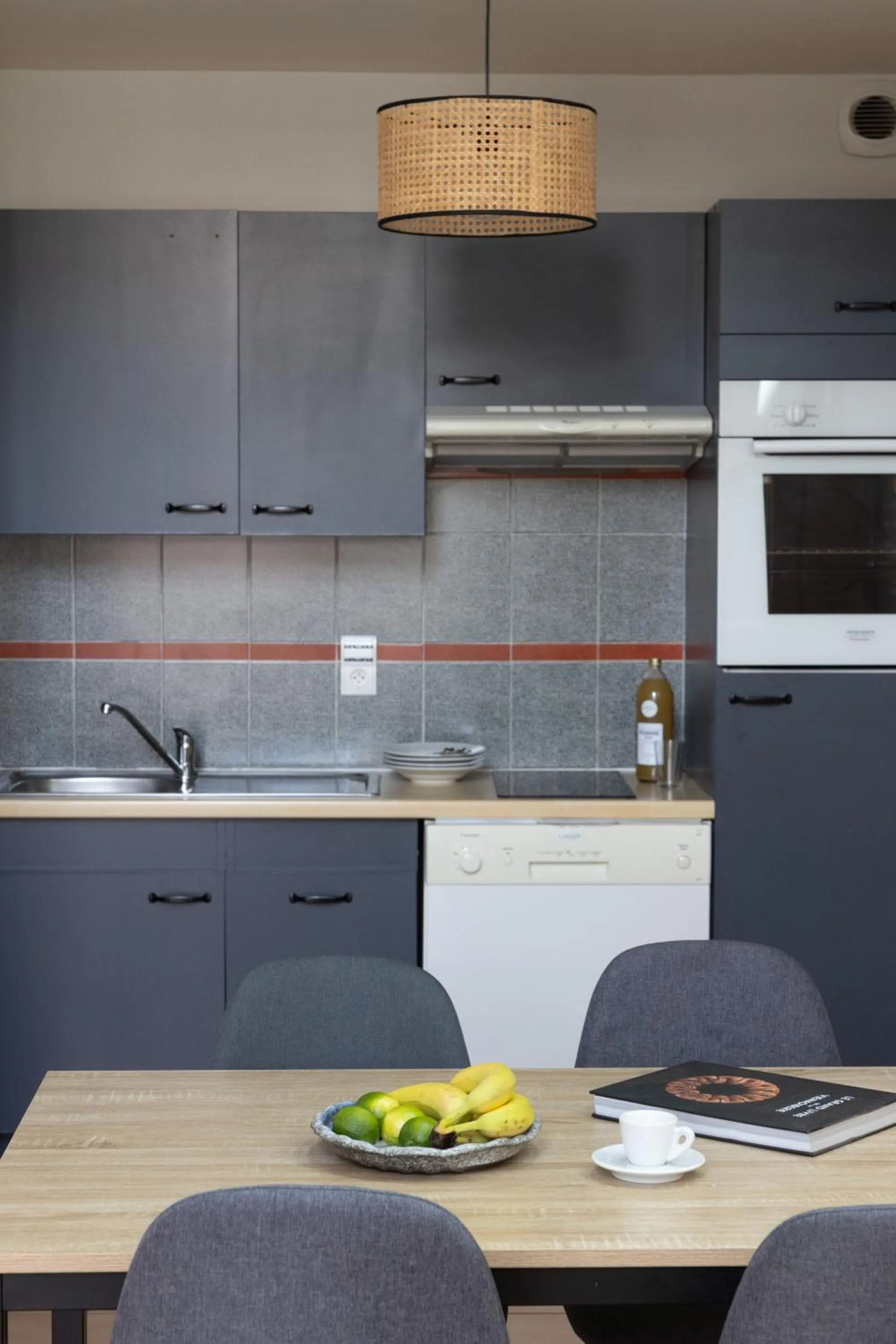 Kitchen or kitchenette in Le Clos du 5 - Appart Hotel Bagneres