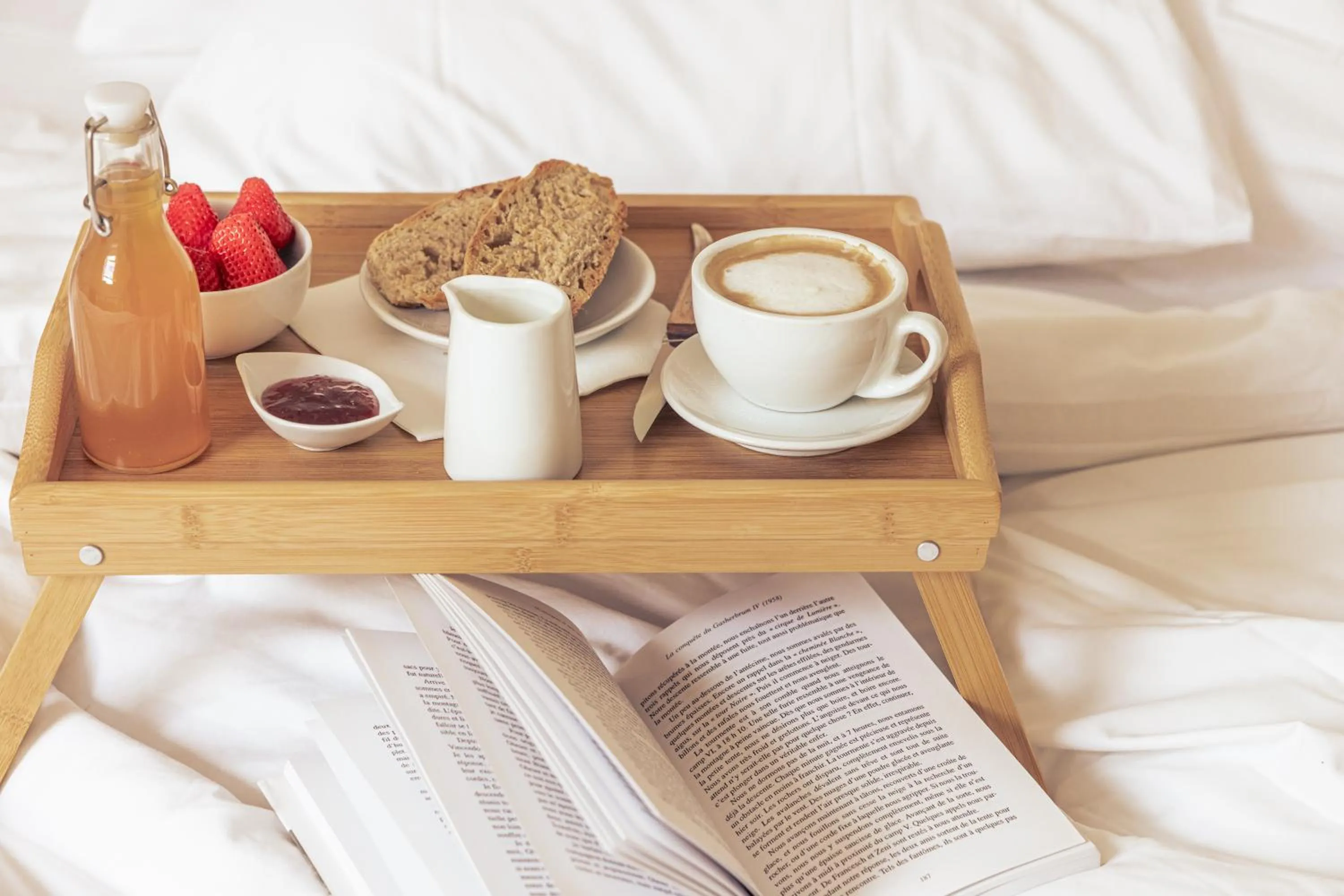 Breakfast, Bed in Le Clos du 5 - Appart Hotel Bagneres