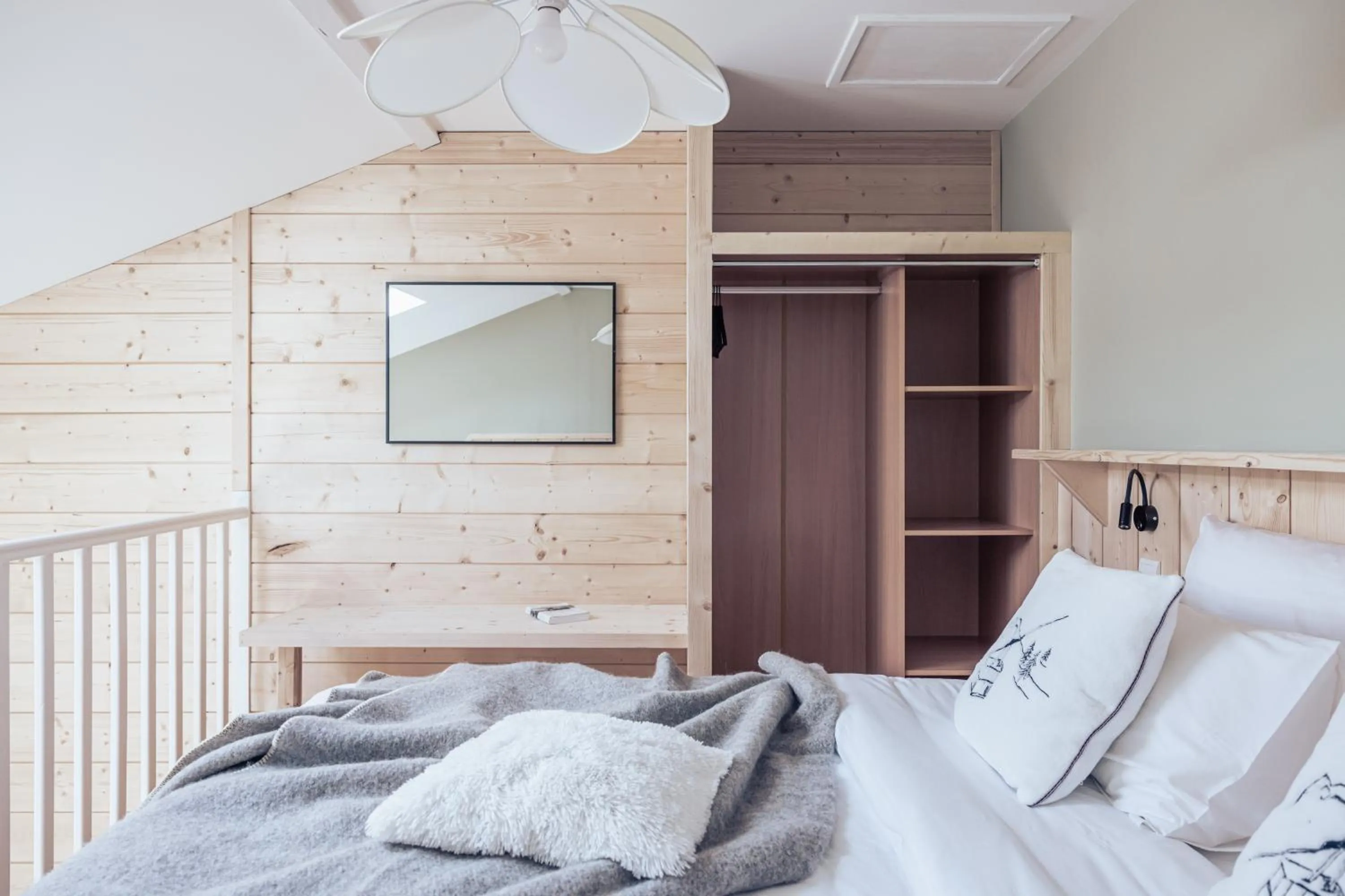 Bedroom, Bed in Le Clos du 5 - Appart Hotel Bagneres