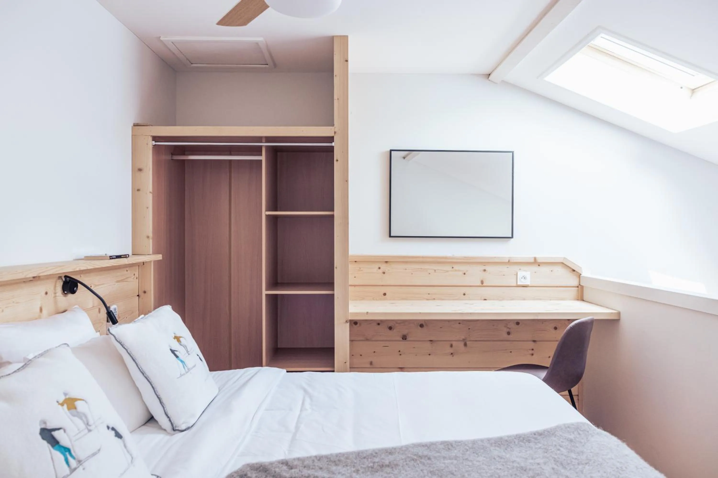 Photo of the whole room, Bed in Le Clos du 5 - Appart Hotel Bagneres