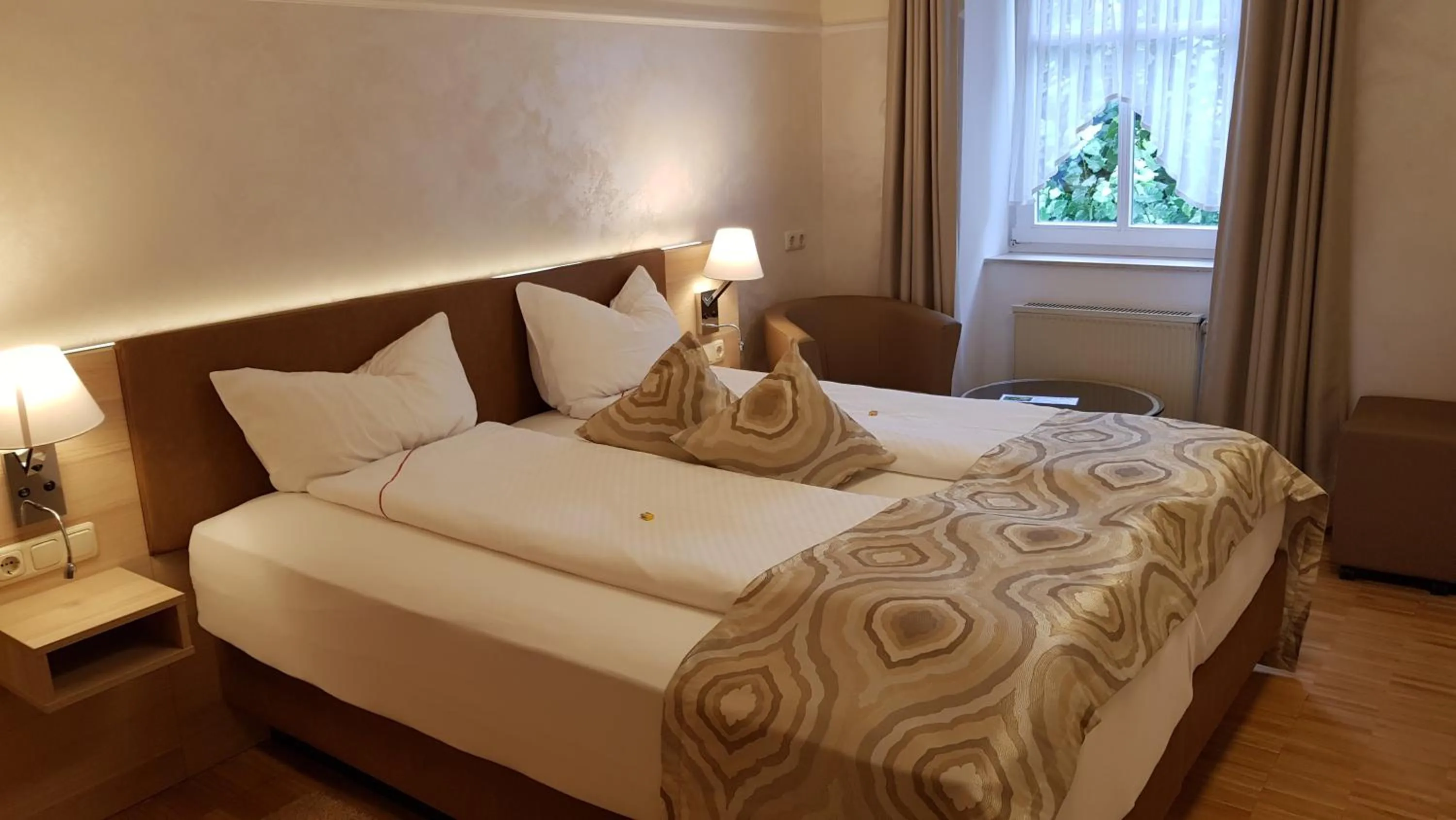 Photo of the whole room, Bed in Hotel Zum Anker-THULLs Restaurant