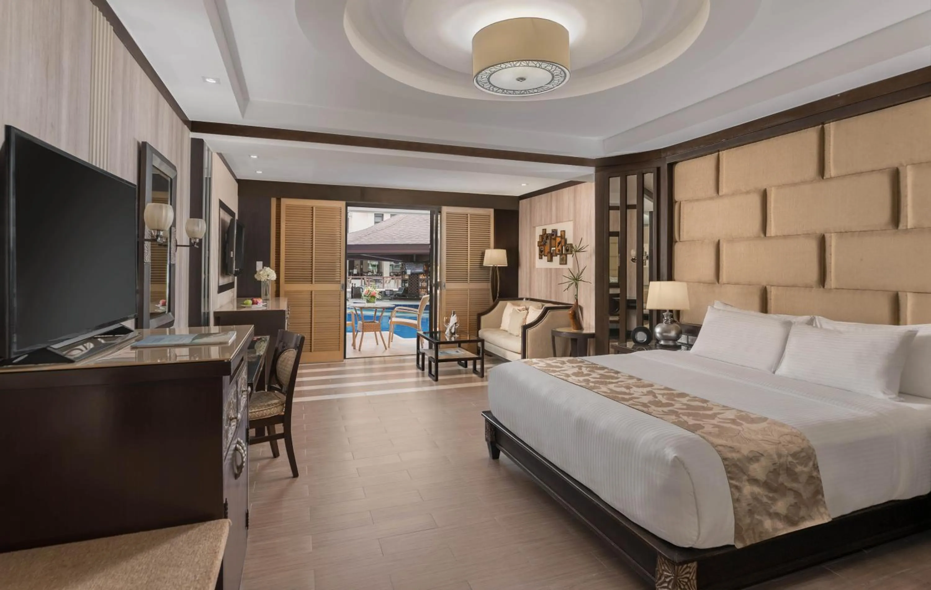 Bed in Henann Lagoon Resort