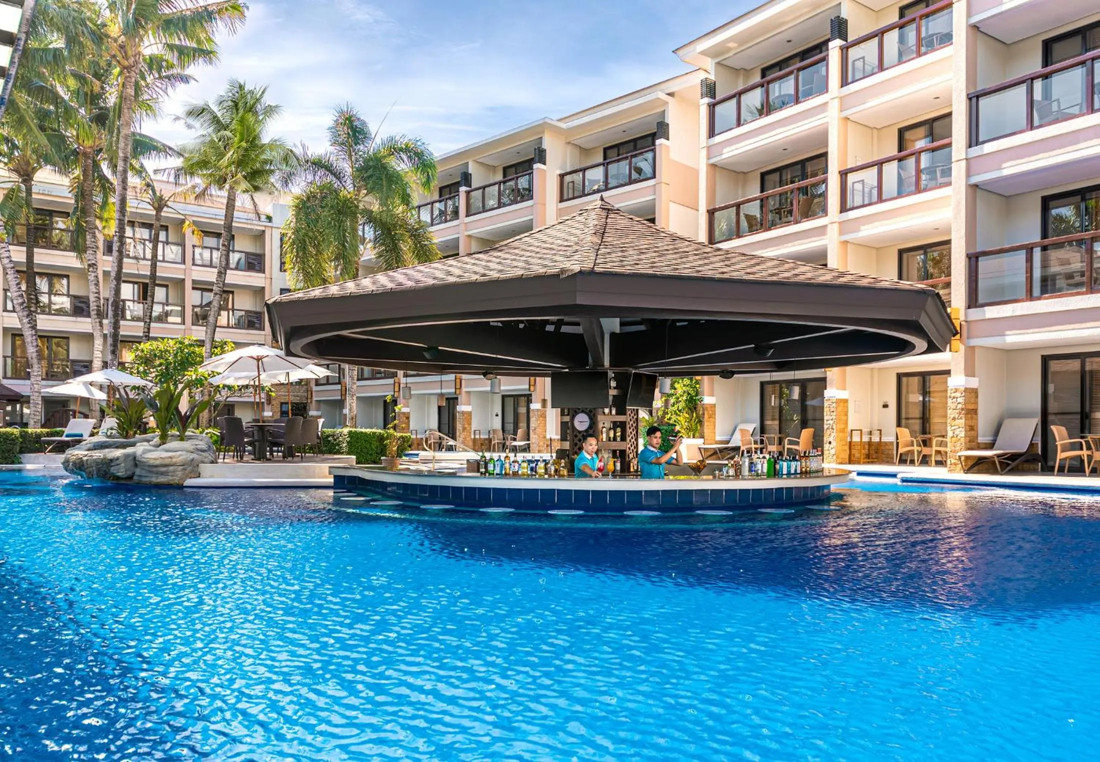 Lounge or bar in Henann Lagoon Resort