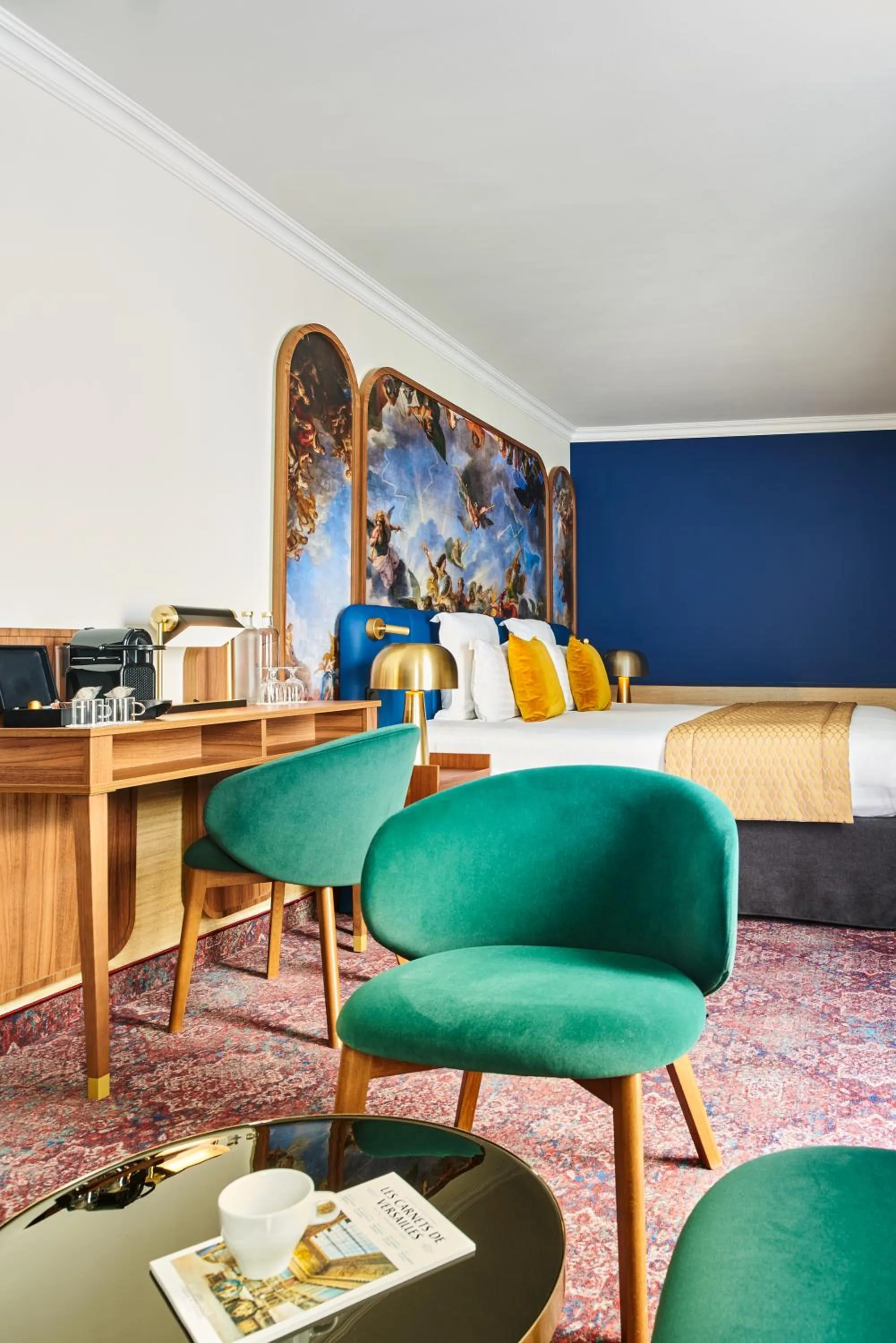 Bedroom in Hôtel Le Versailles