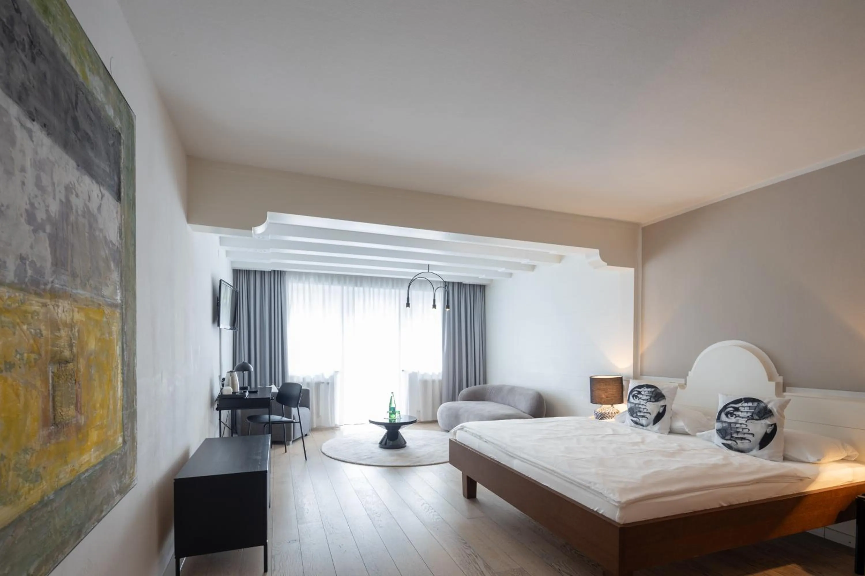 Photo of the whole room, Bed in Q! Hotel Maria Theresia