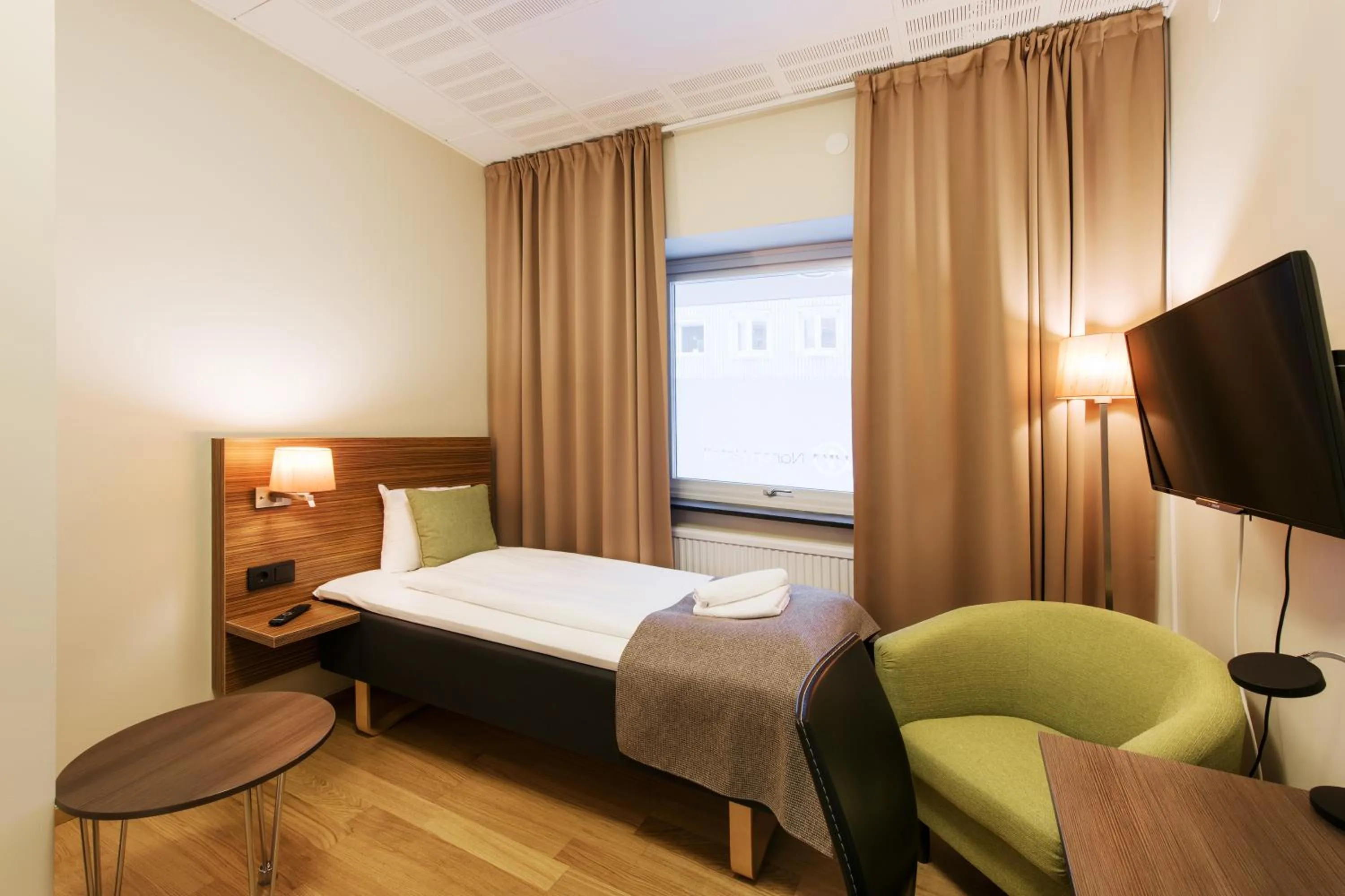 Photo of the whole room, Bed in SPiS Hotell Naran