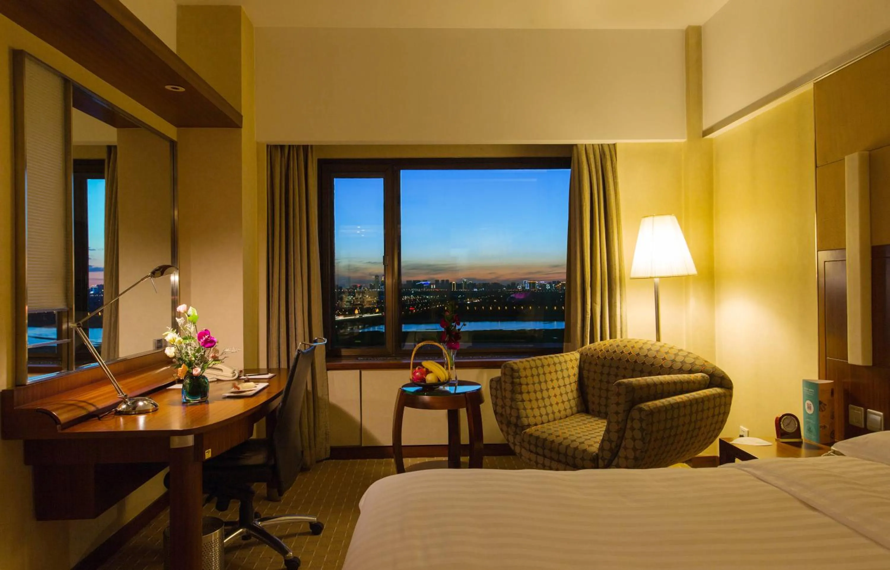 Deluxe King Room with River View in Shangri-La Harbin