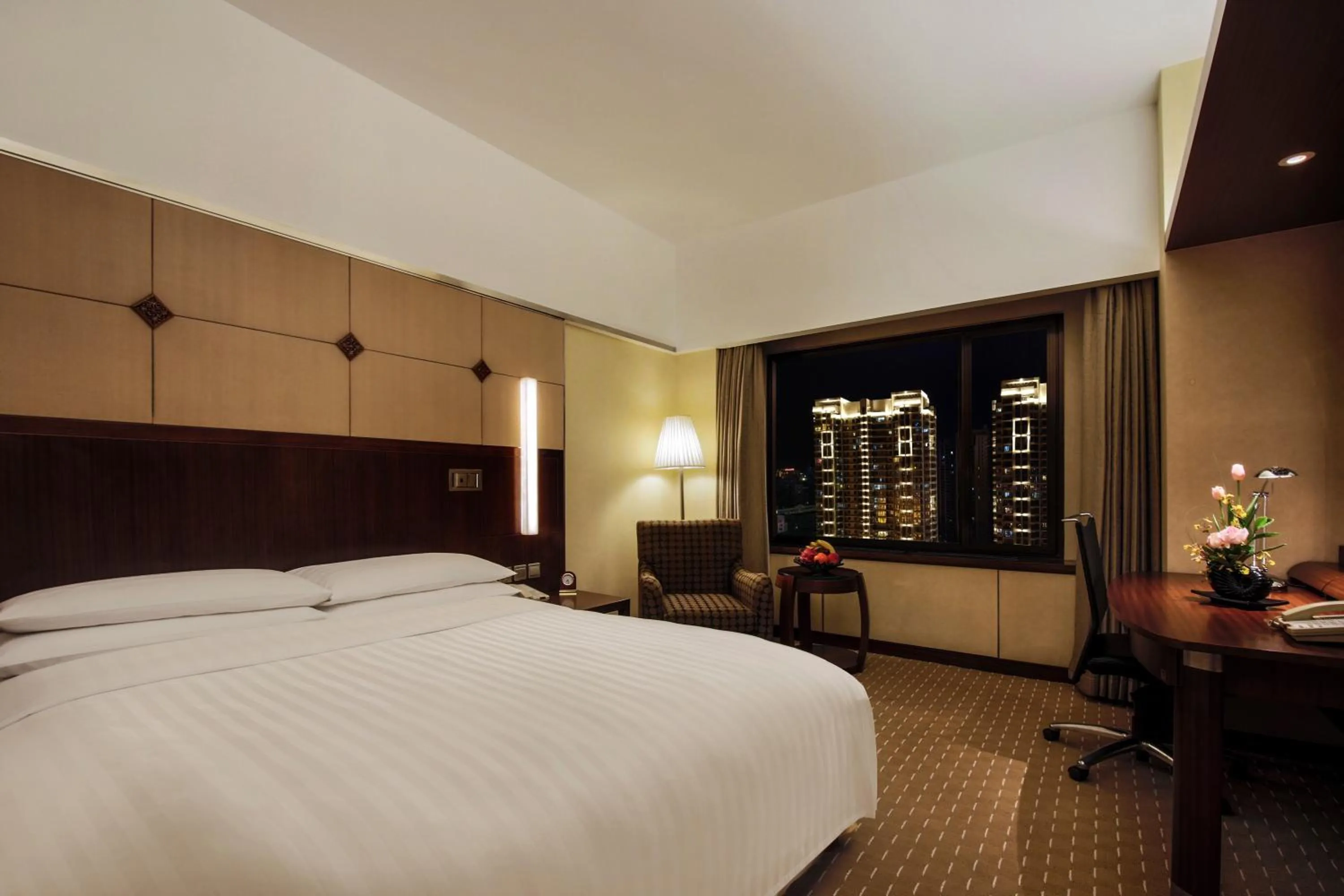 Horizon Club King Room with City View - single occupancy in Shangri-La Harbin