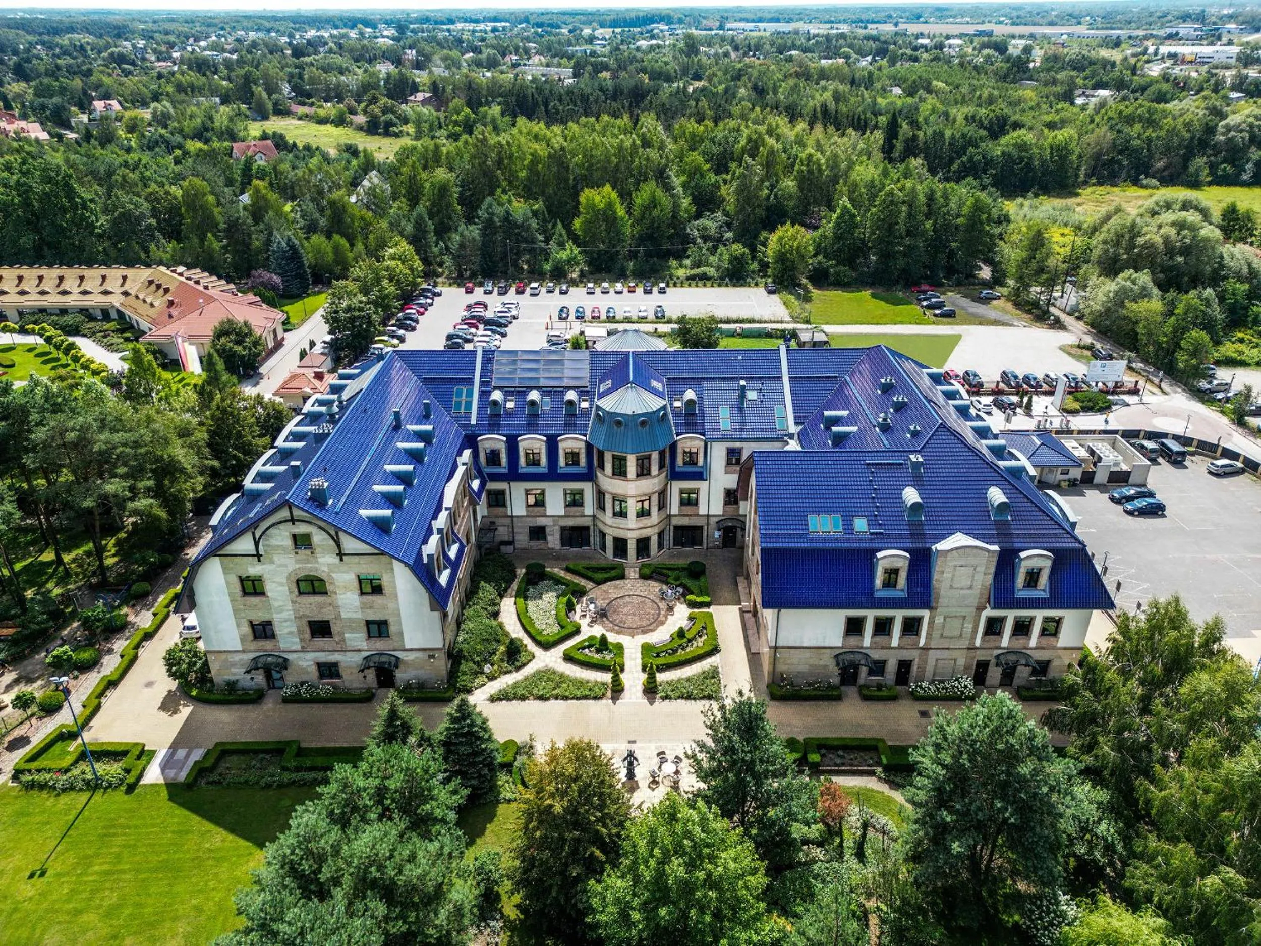 Property building in Hotel Park Kajetany