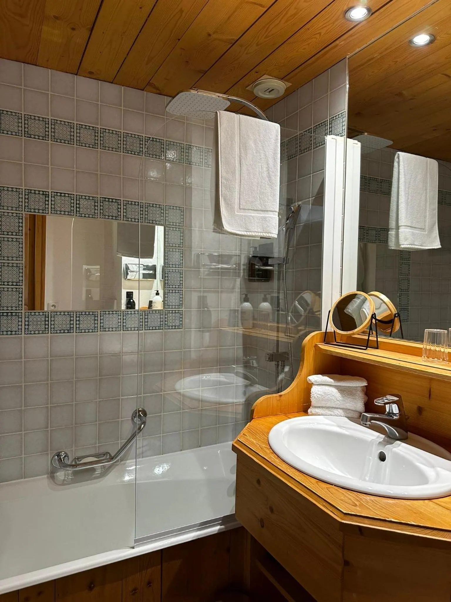 Bathroom in Hôtel Le Jeu de Paume