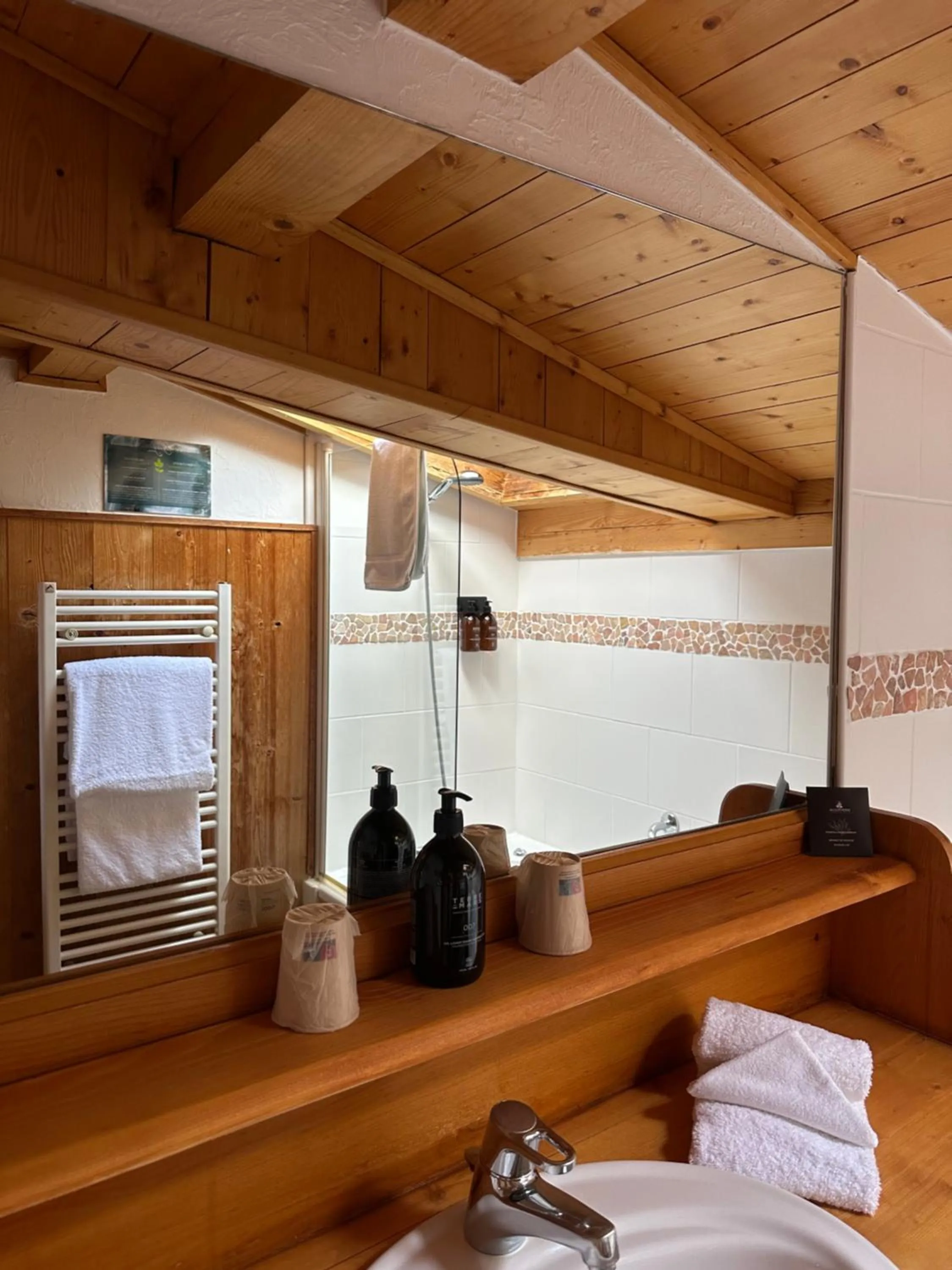 Bathroom in Hôtel Le Jeu de Paume