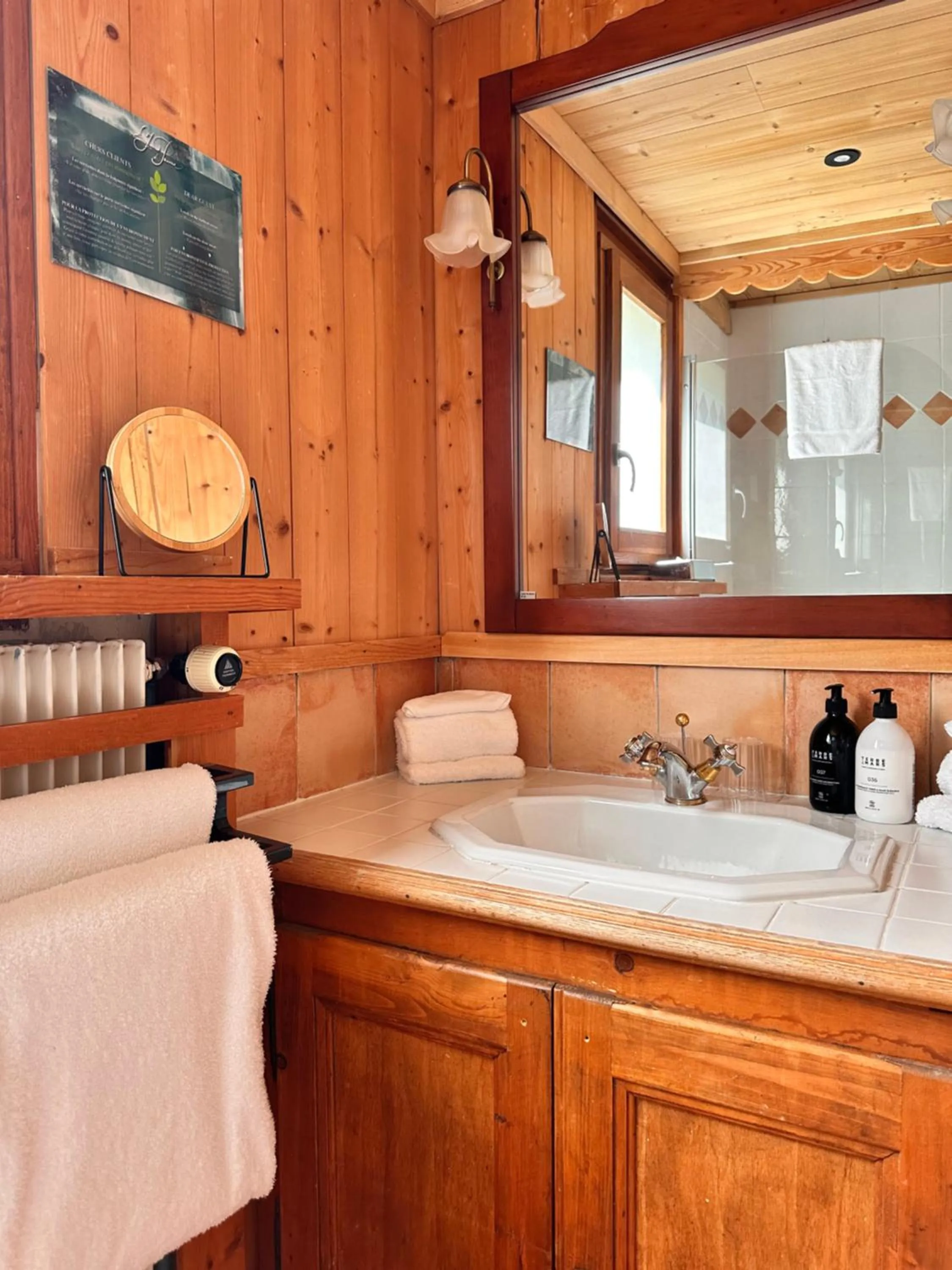 Bathroom in Hôtel Le Jeu de Paume